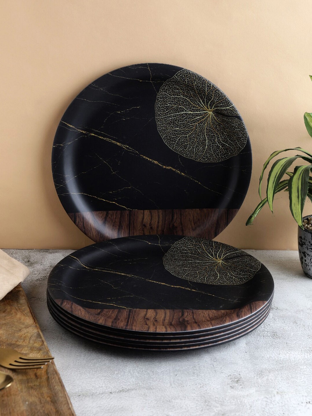 

Servewell Black & Brown 6 Pieces Printed Melamine Glossy Plates