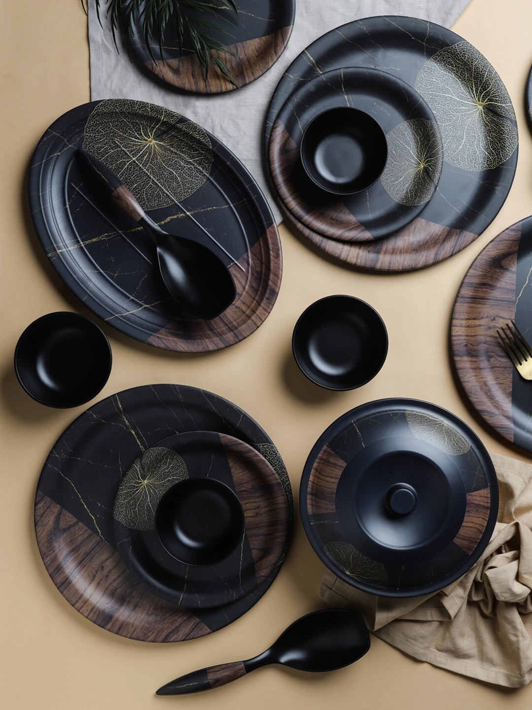 

Servewell Black & Brown Pieces Pack of 31 Printed Melamine Matte Dinner Set
