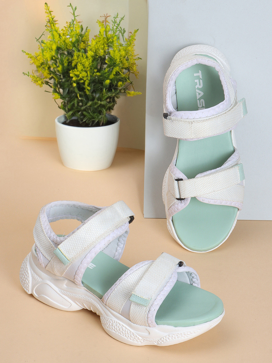 

TRASE Women White Textured Platform Heels