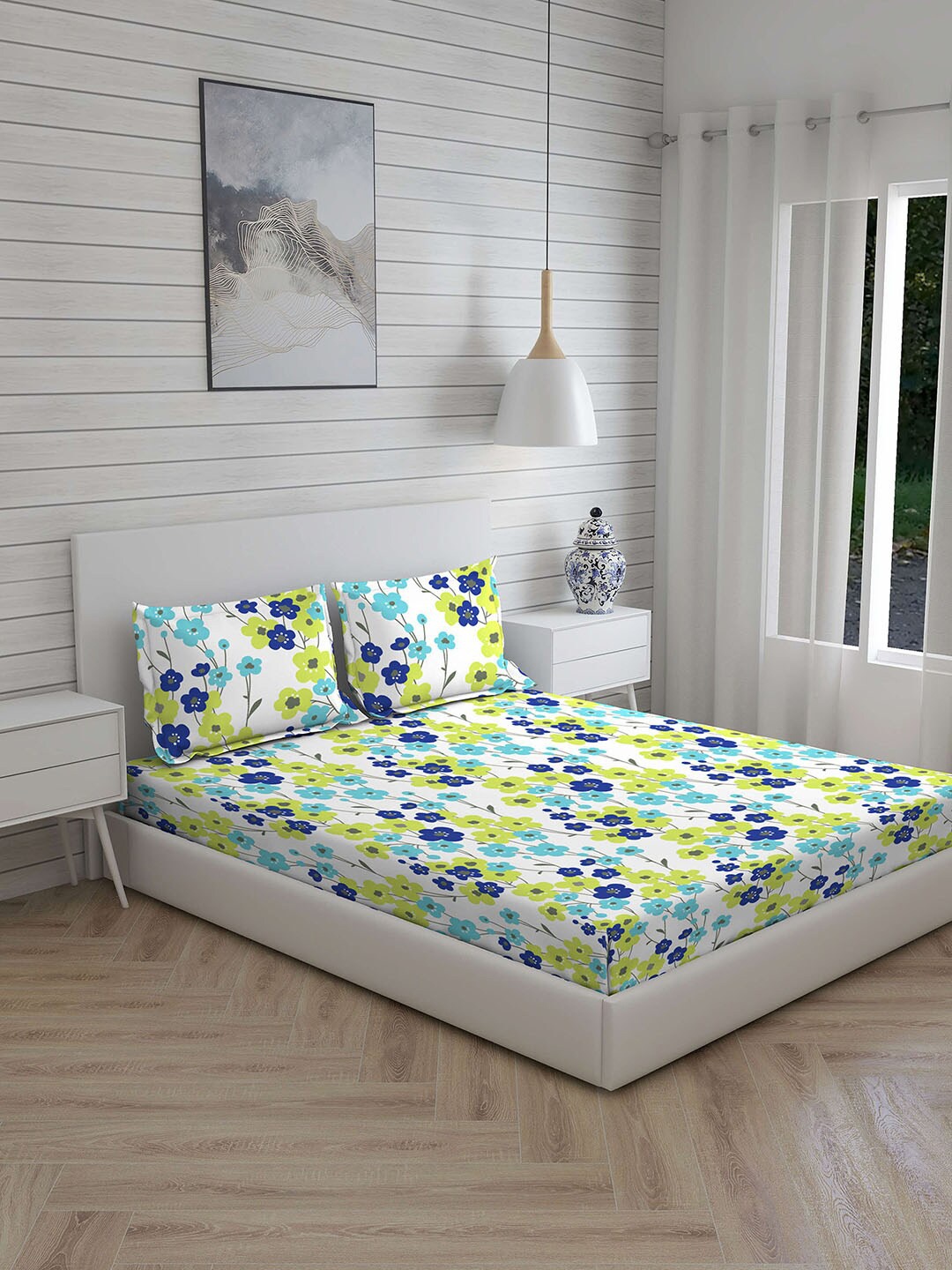 

Layers Multicoloured Floral Printed 230 TC King Bedsheet with 2 Pillow Covers, Multi