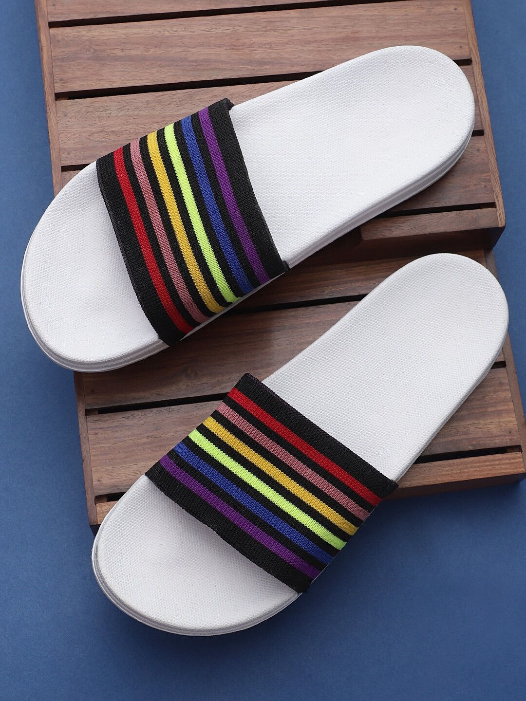 

Pampy Angel Men White & Black Printed Rubber Sliders