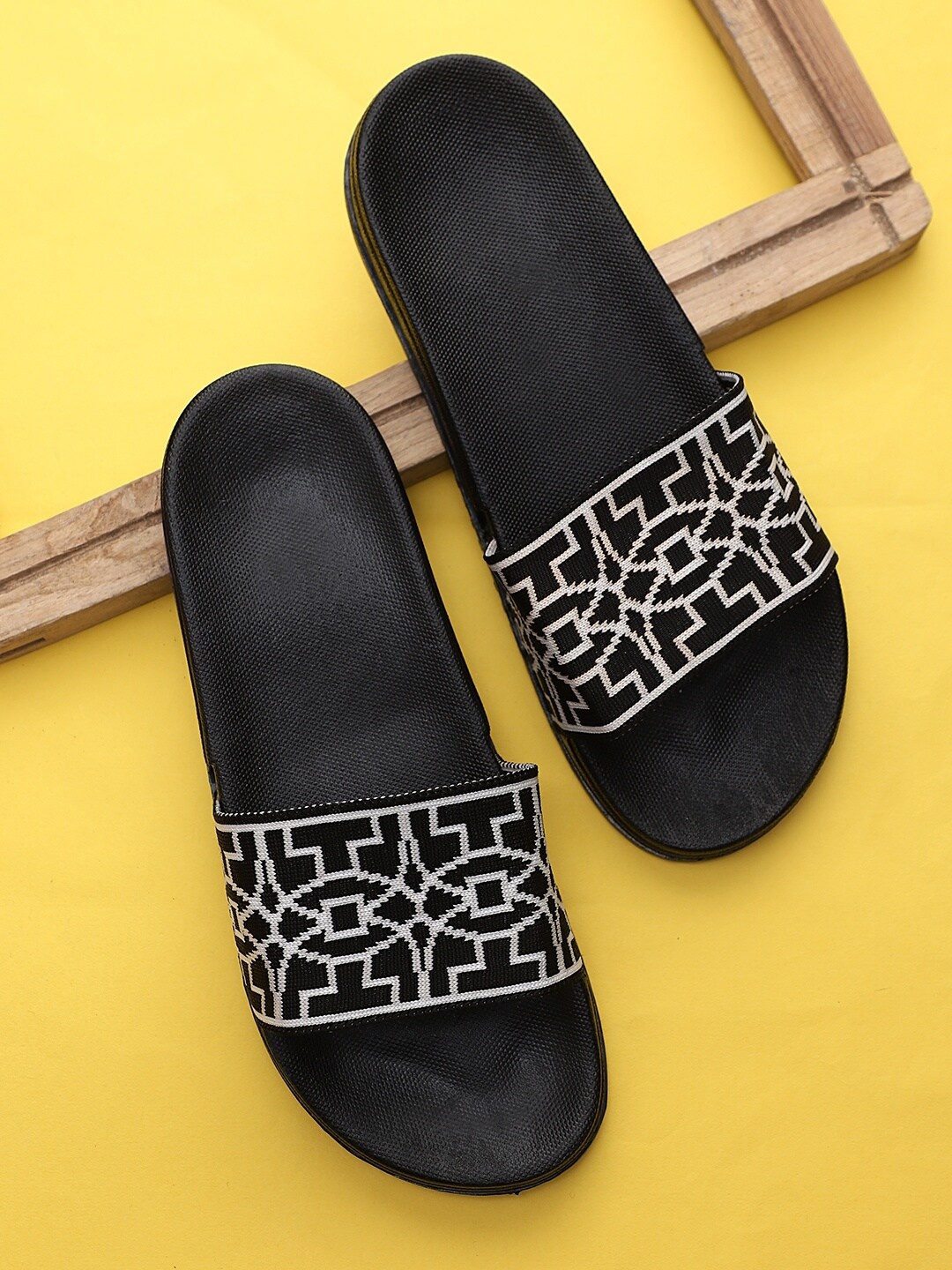 

Pampy Angel Men Black Printed Flip Flops Sliders