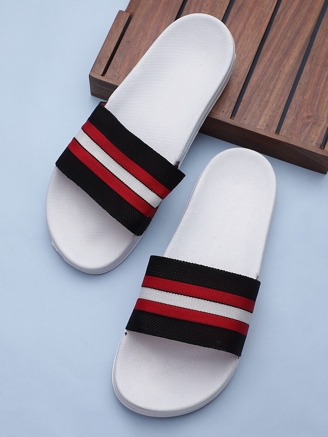 

Pampy Angel Men White & Black Printed Rubber Sliders