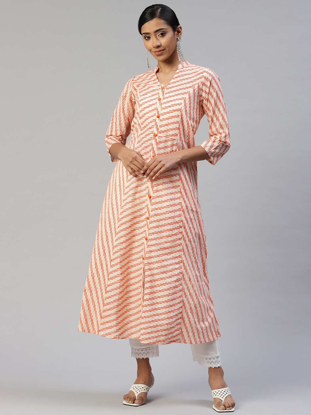 

SVARCHI Women Off White & Orange Chevron Printed Kurta