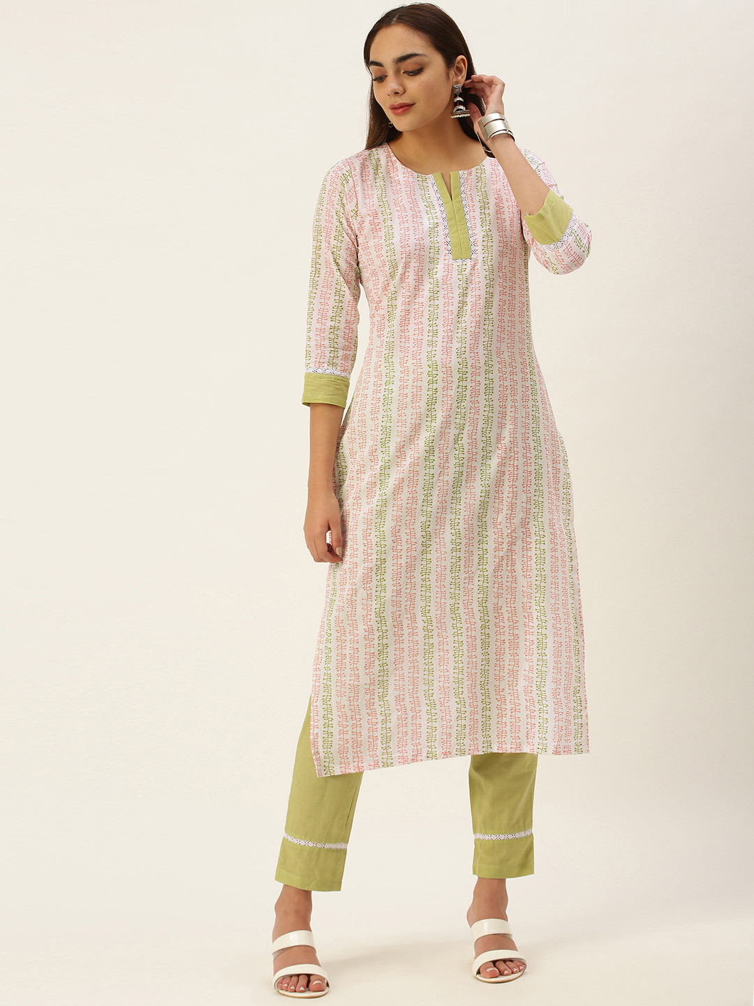 

Saanjh Women White & Green Pure Cotton Floral Print Kurta with Trousers