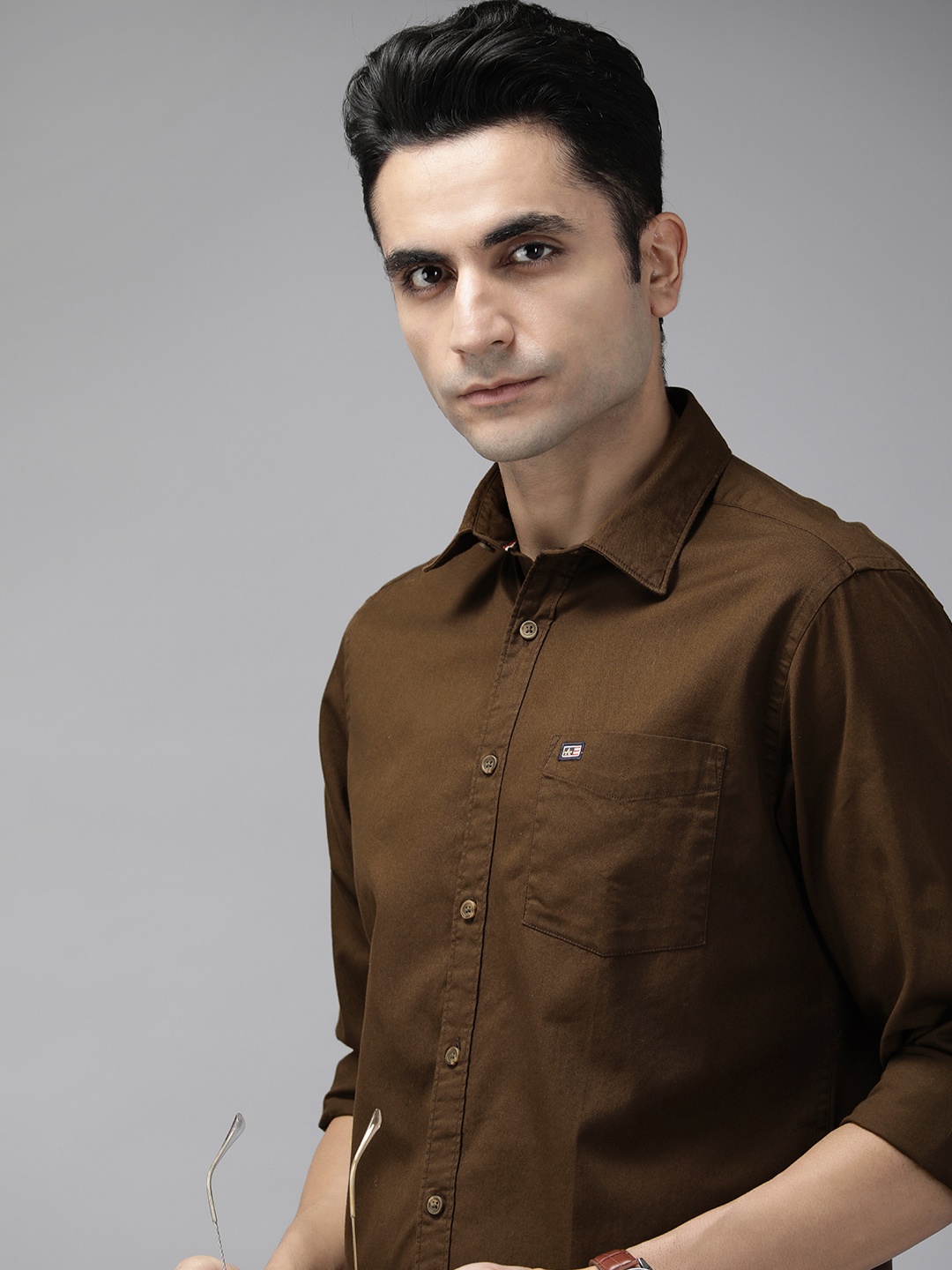 

Arrow Men Brown Solid Original Slim Fit Pure Cotton Casual Shirt