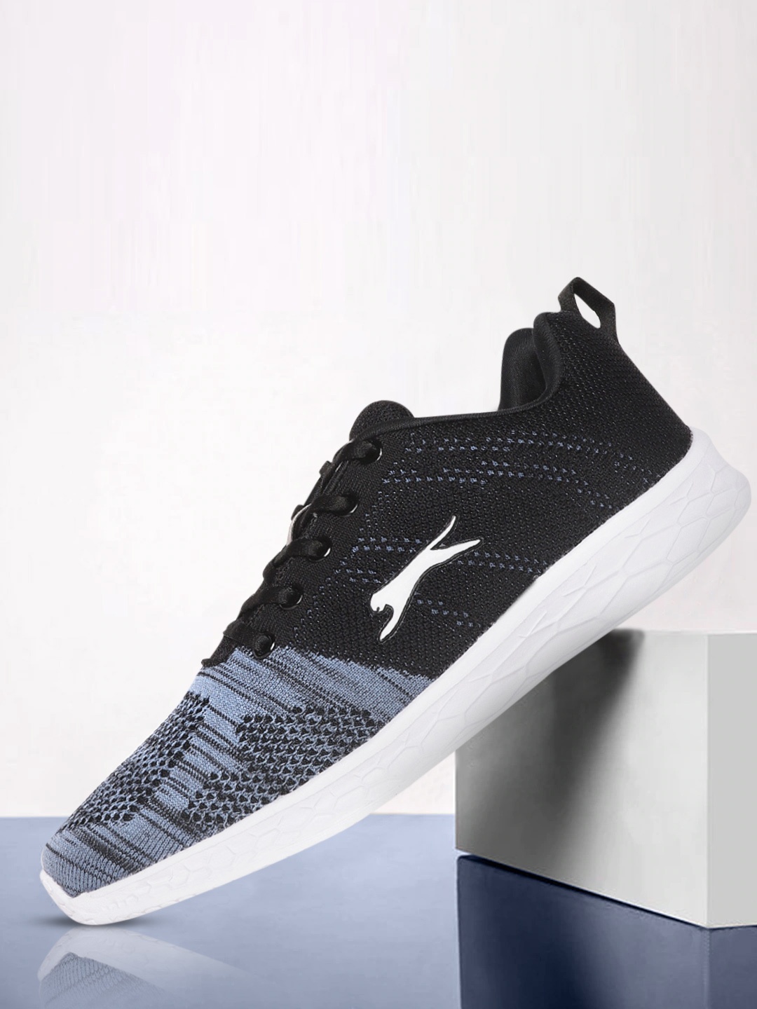 

Slazenger Men Blue & Black Woven Design Running Shoes