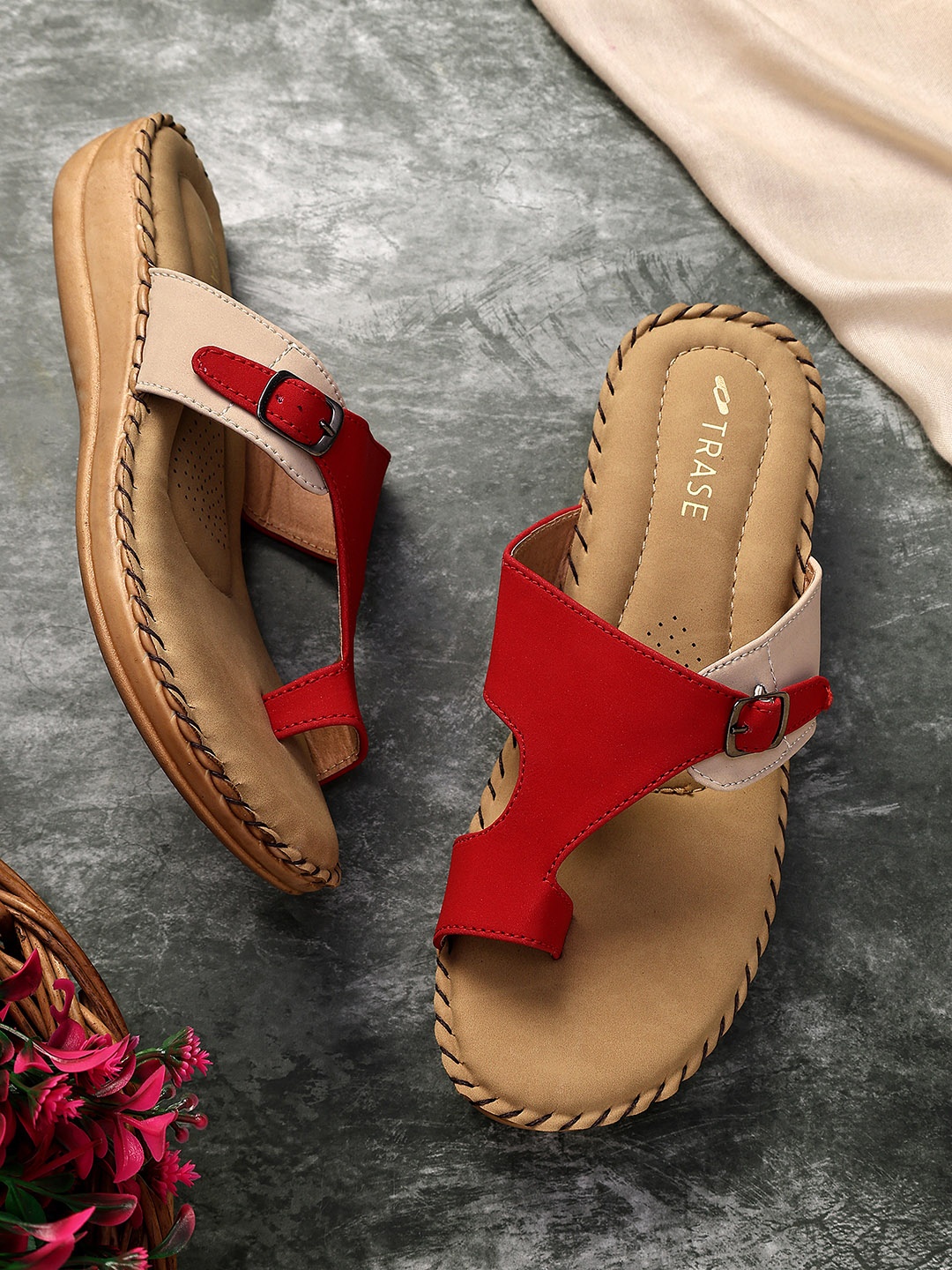 

TRASE Tan & Red Flats