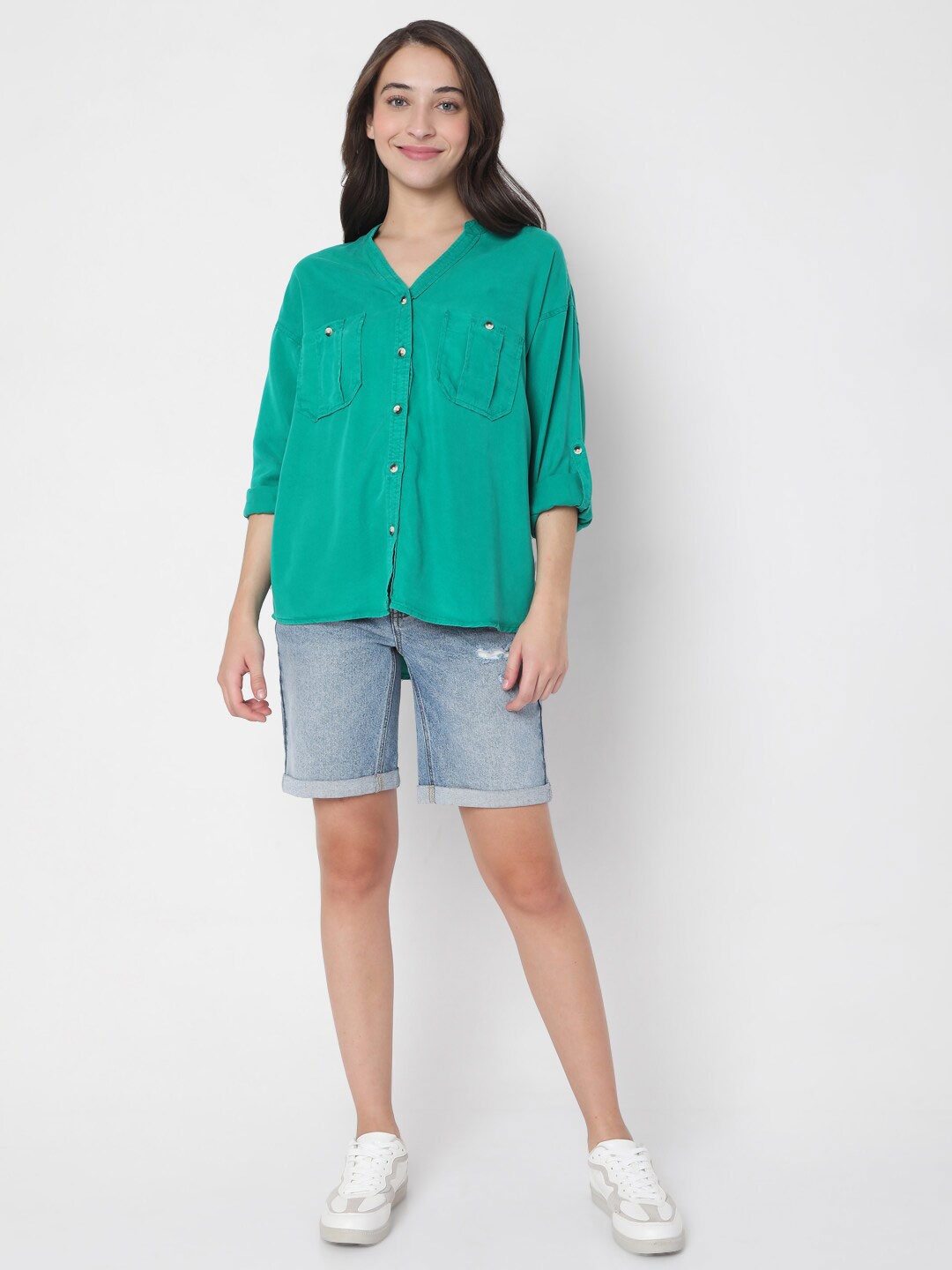 

Vero Moda Sea Green Mandarin Collar Roll-Up Sleeves Crop Top