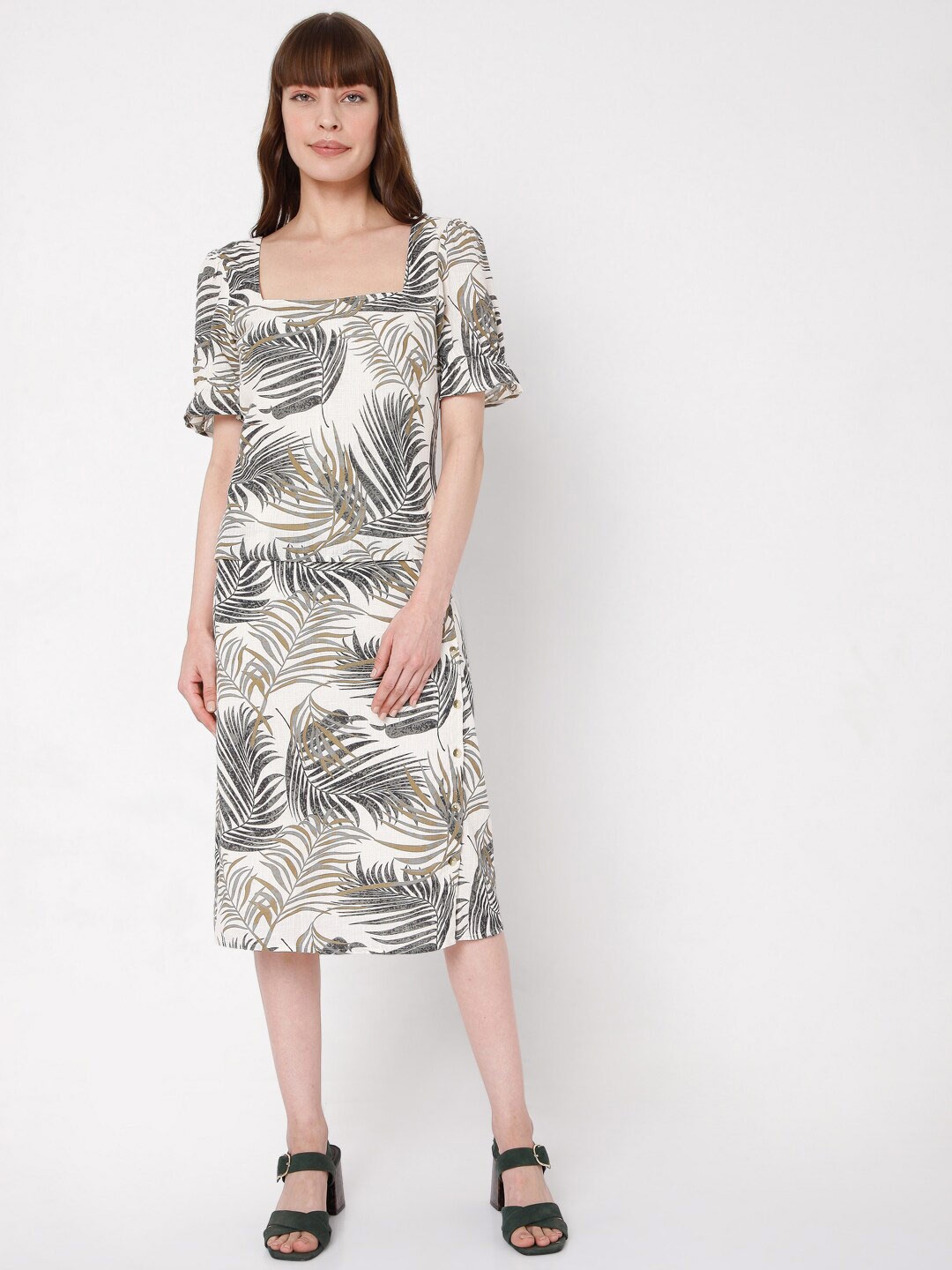 

Vero Moda Beige Tropical Print Pure Cotton Top