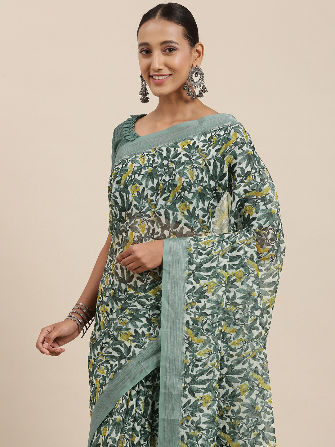 

Rudra Fashion Cream-Coloured & Grey Floral Printed Ikat Saree