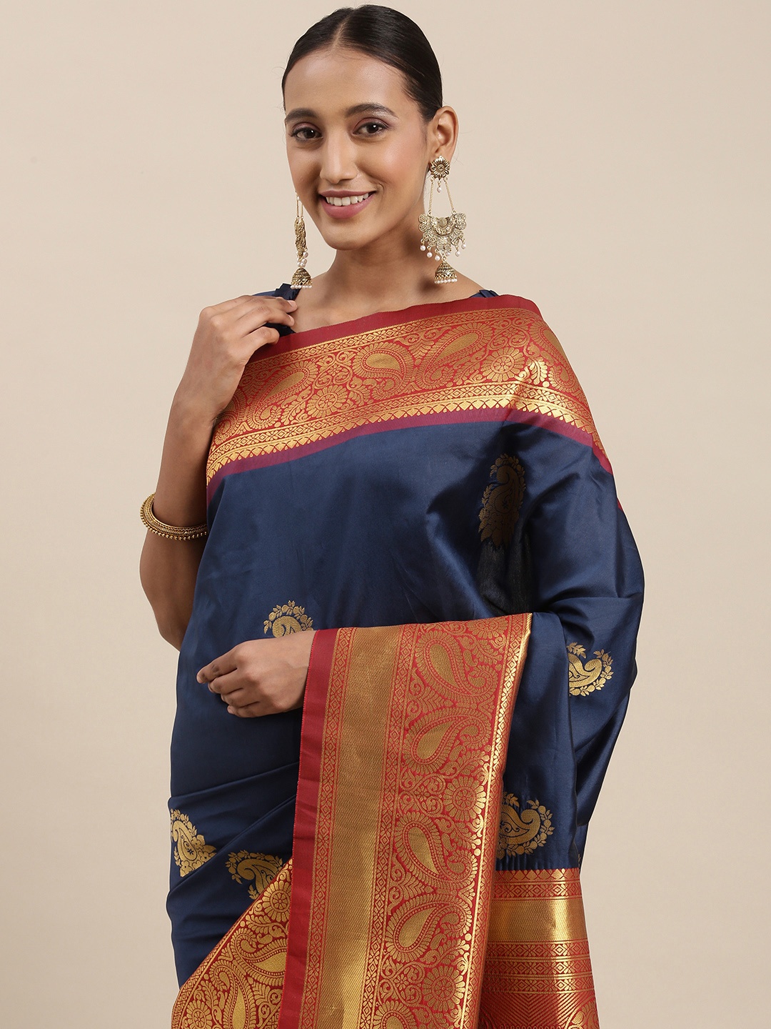 

Rudra Fashion Navy Blue & Red Paisley Woven Design Silk Blend Kanjeevaram Saree