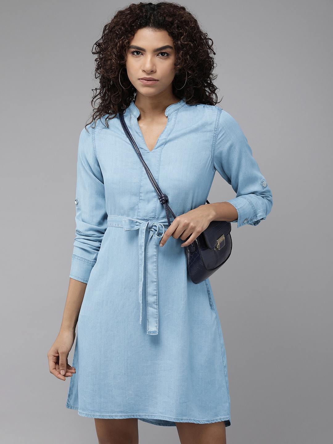 

The Roadster Lifestyle Co. Solid Denim A-Line Dress With Belt Detailing, Blue