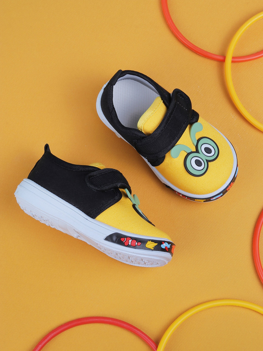 

Jazzy Juniors Boys Yellow Printed Canvas Slip-On Sneakers