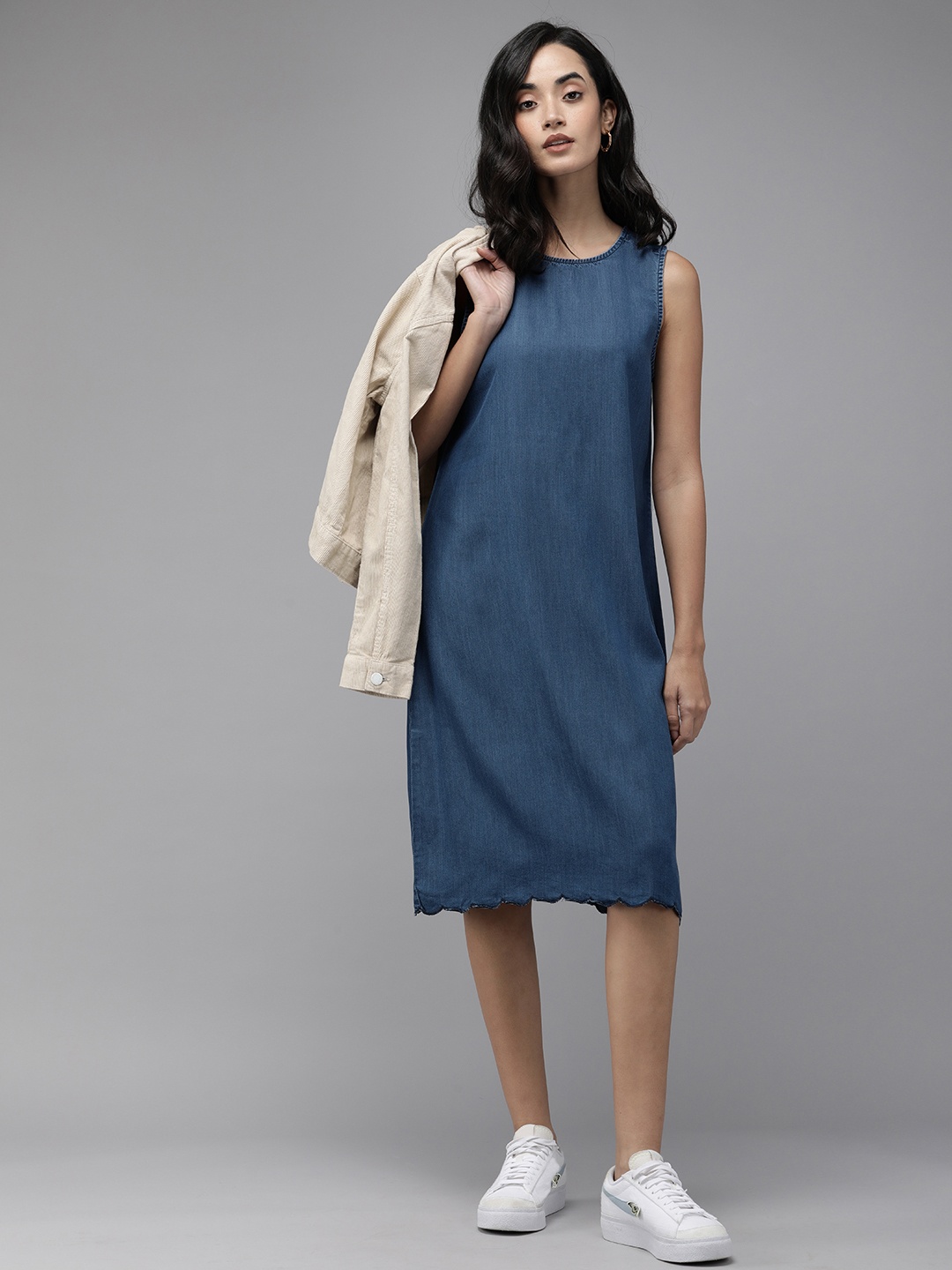 

The Roadster Lifestyle Co Women Blue Solid A-Line Dress With Scolloped Hem