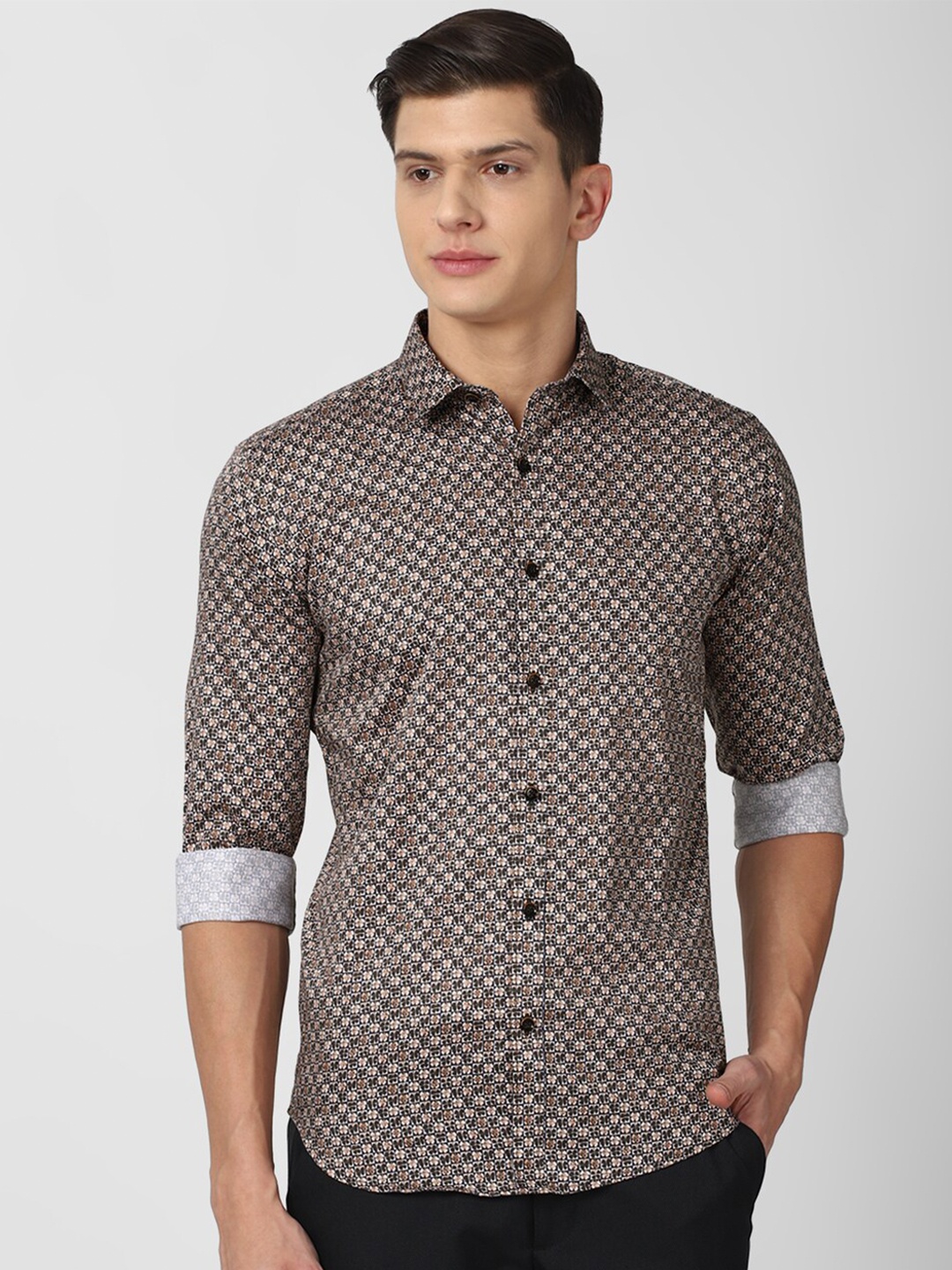 

V Dot Men Grey & Beige Slim Fit Conversational Printed Pure Cotton Casual Shirt