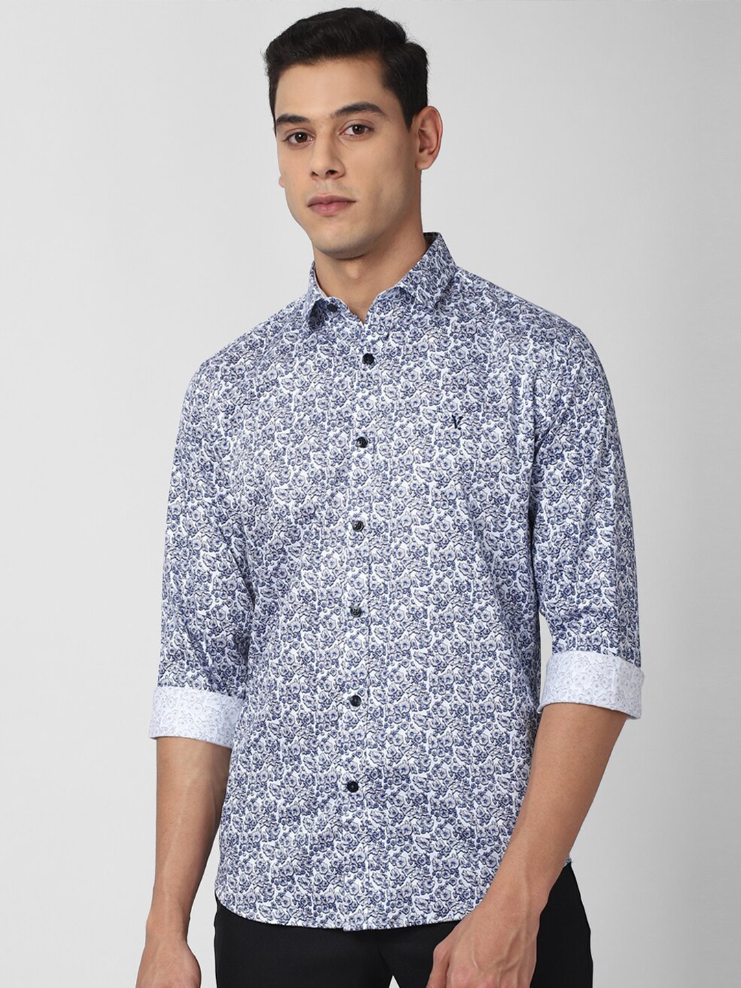 

V Dot Men Navy Blue Slim Fit Floral Printed Pure Cotton Casual Shirt