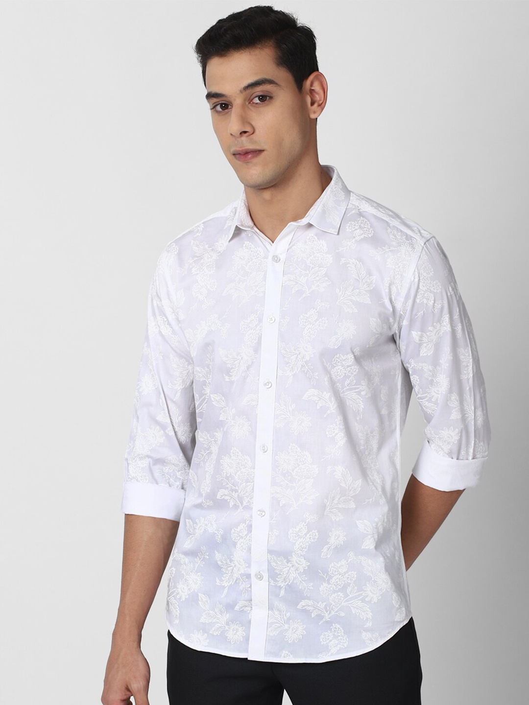 

V Dot Men Grey & White Slim Fit Floral Printed Casual Shirt