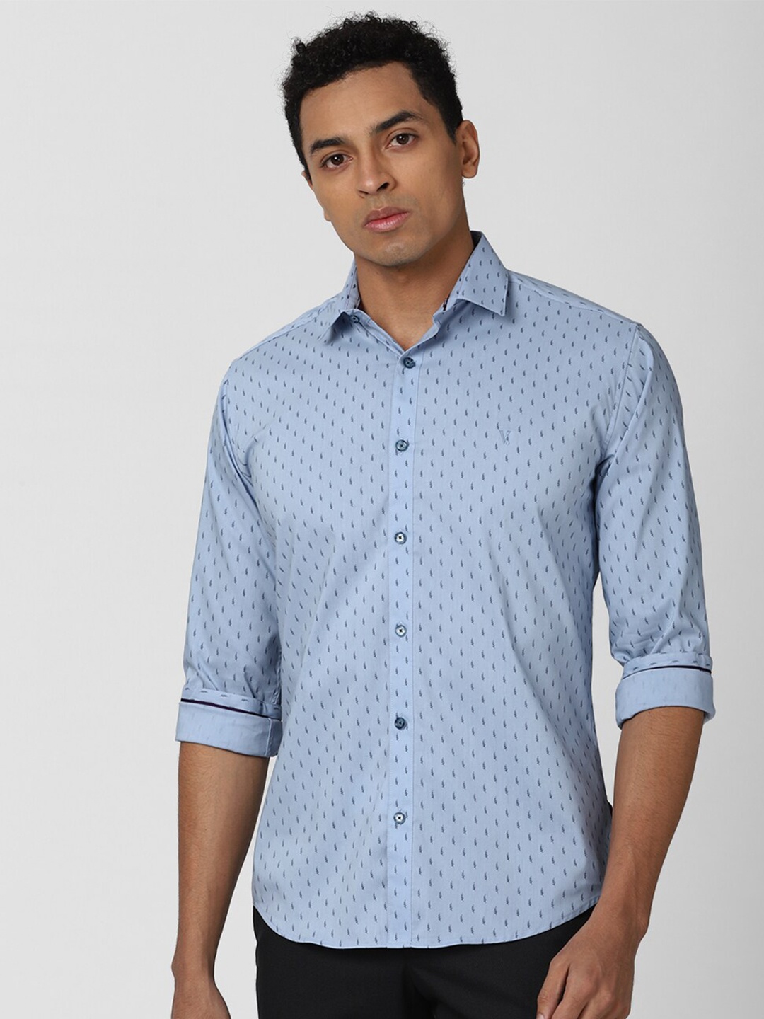 

V Dot Men Blue Slim Fit Printed Casual Shirt