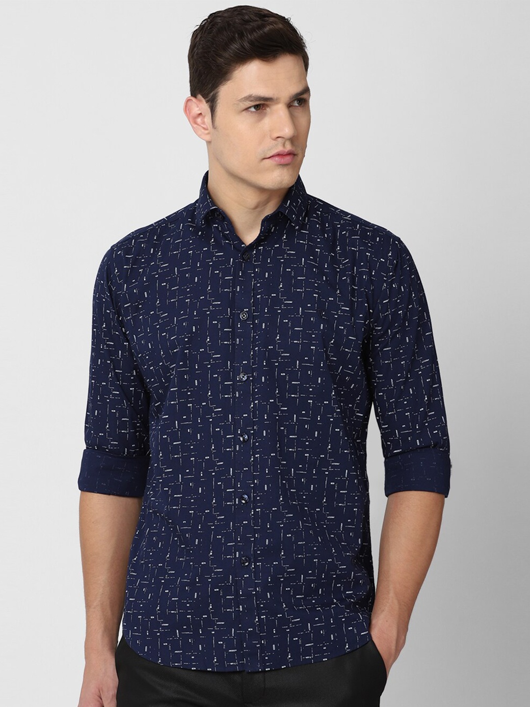 

V Dot Men Navy Blue Slim Fit Printed Pure cotton Casual Shirt