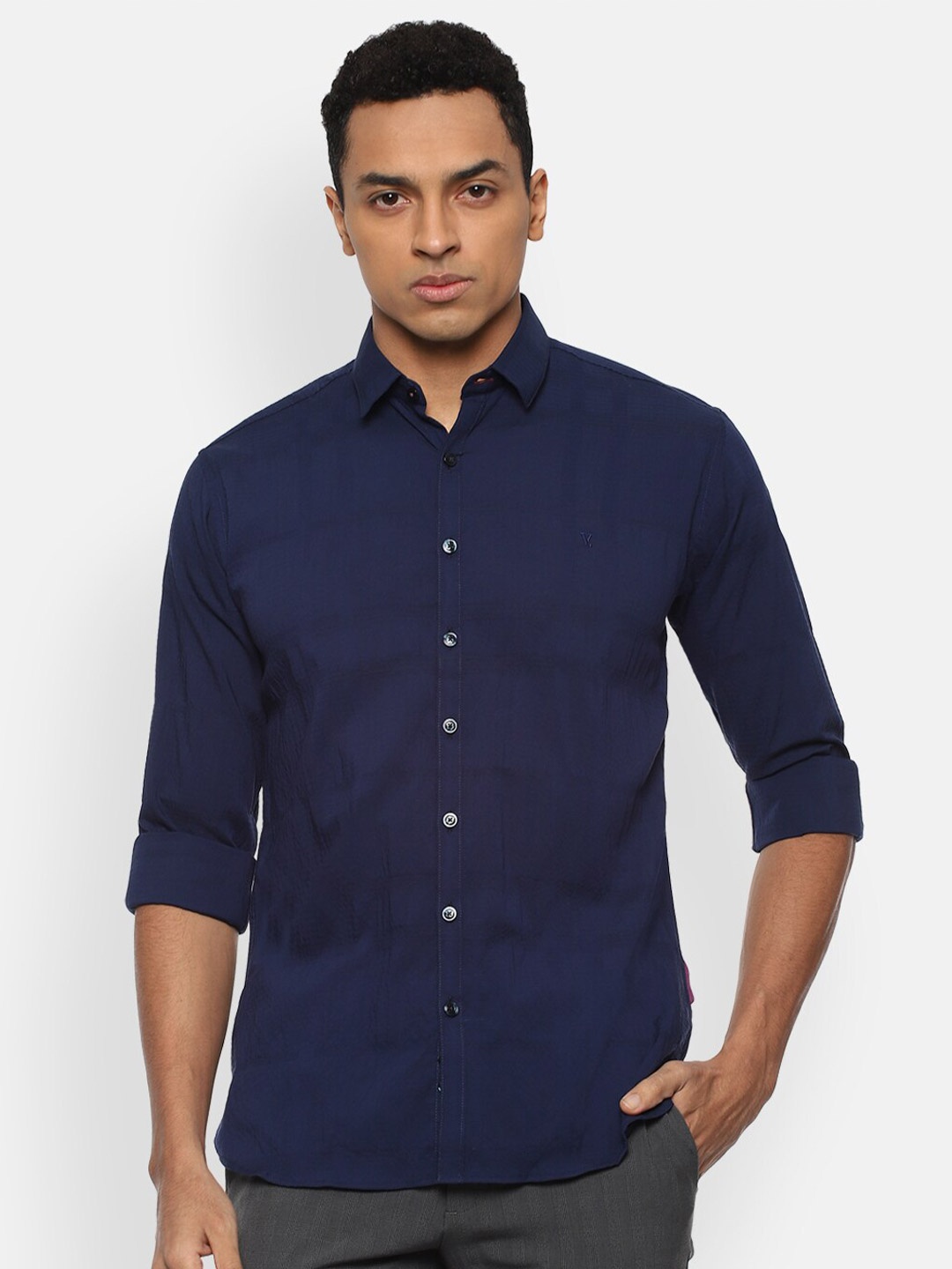 

V Dot Men Navy Blue Slim Fit Self Striped Casual Shirt