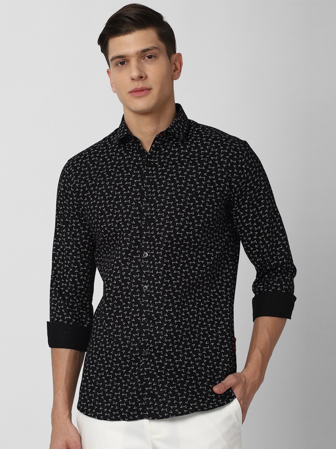 

V Dot Men Black Slim Fit Floral Printed Cotton Casual Shirt