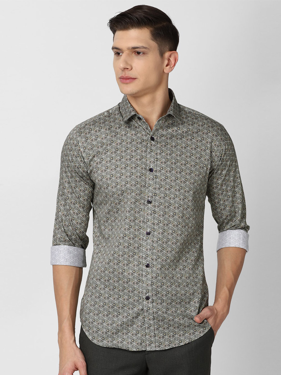 

V Dot Men Grey & Beige Slim Fit Geometric Printed Pure Cotton Casual Shirt