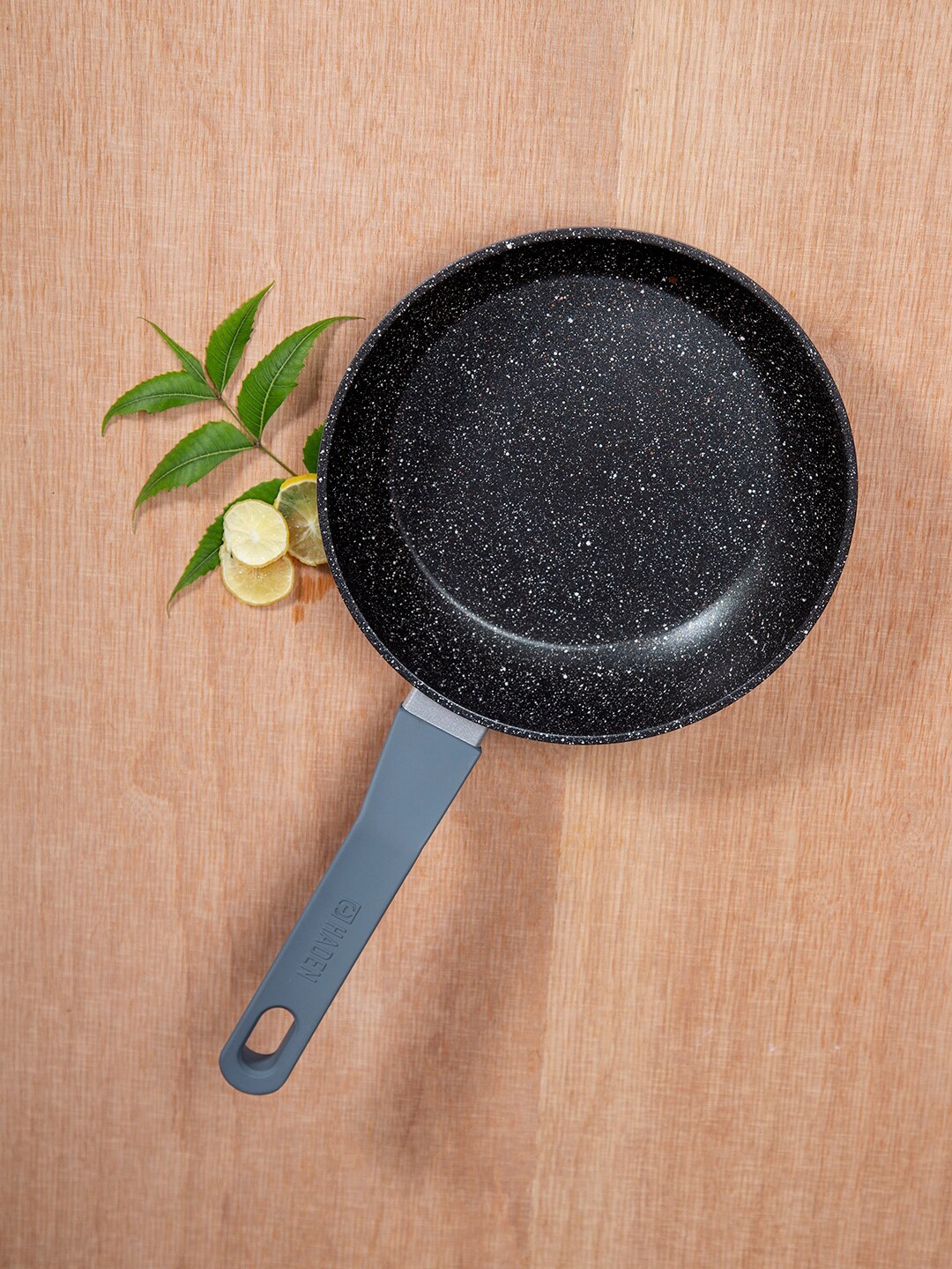 

Sabichi Grey & Black Perth Forged Aluminium Frying Pan