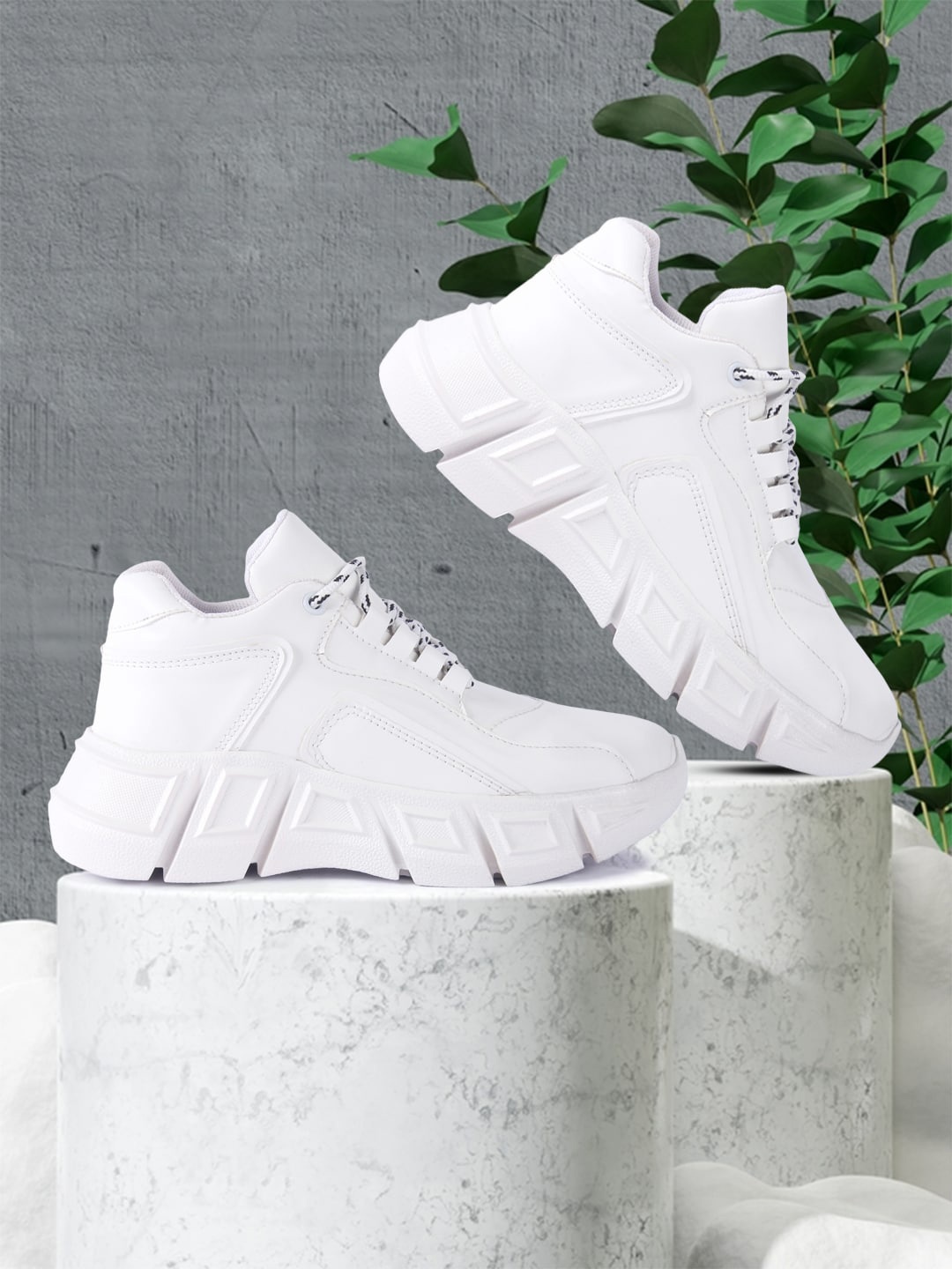 

VENDOZ Women White Solid Mid-Top Lightweight Sneakers