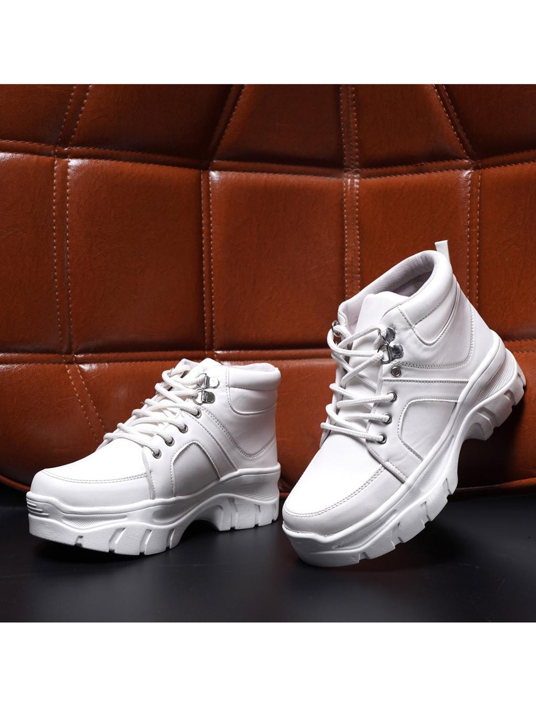 

VENDOZ Women White Solid Mid-Top Lightweight Sneakers