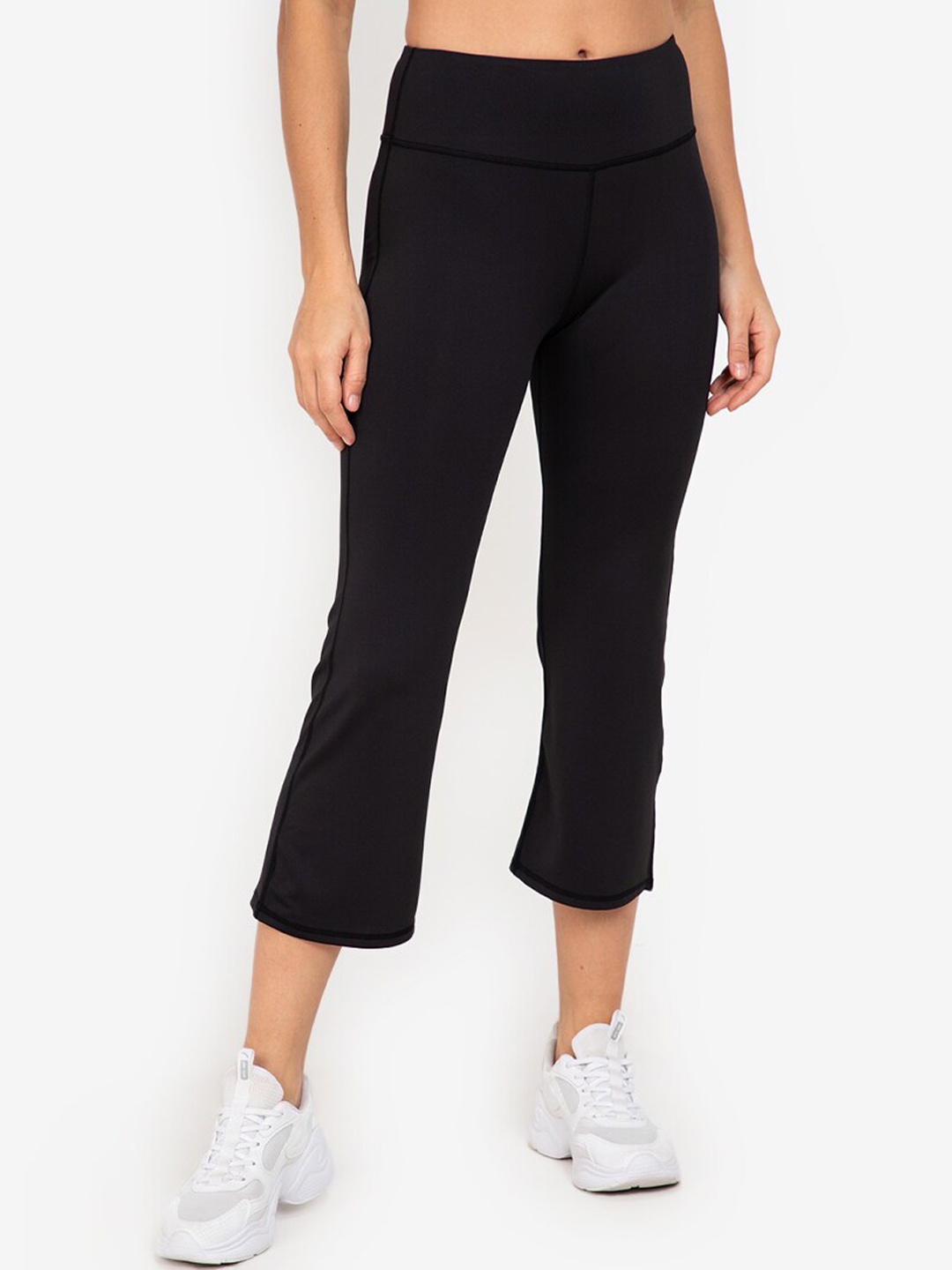 

ZALORA ACTIVE Women Black Solid Three-Fourth Length Flared Leggings