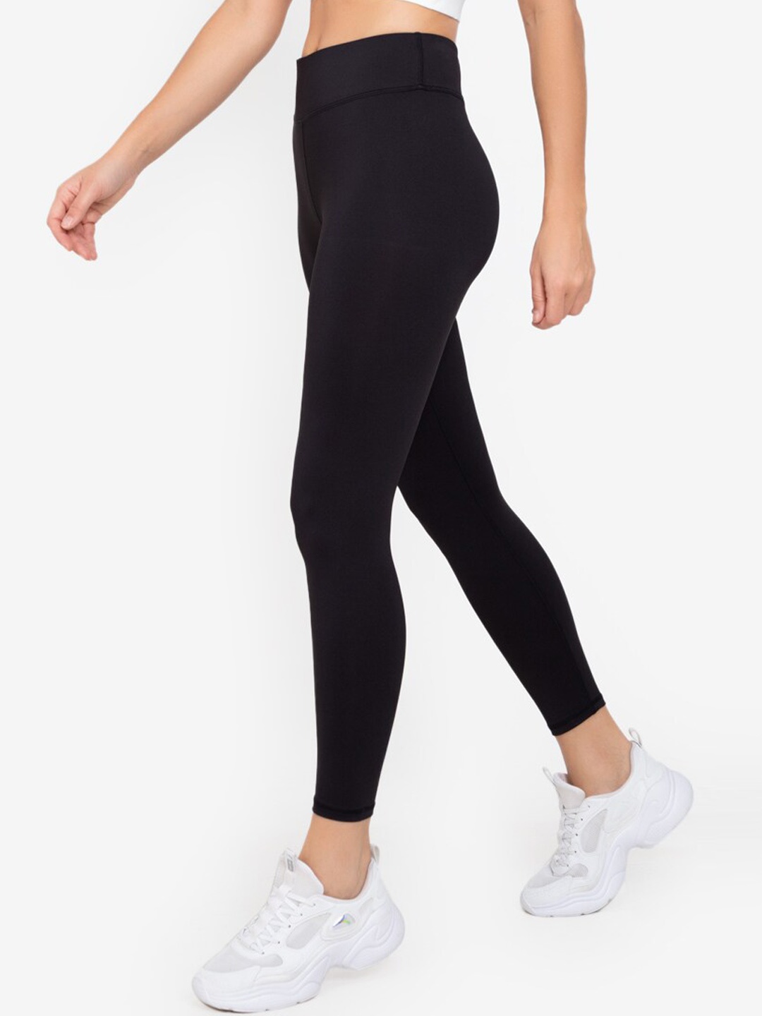 

ZALORA ACTIVE Women Black Solid Ankle-Length Leggings
