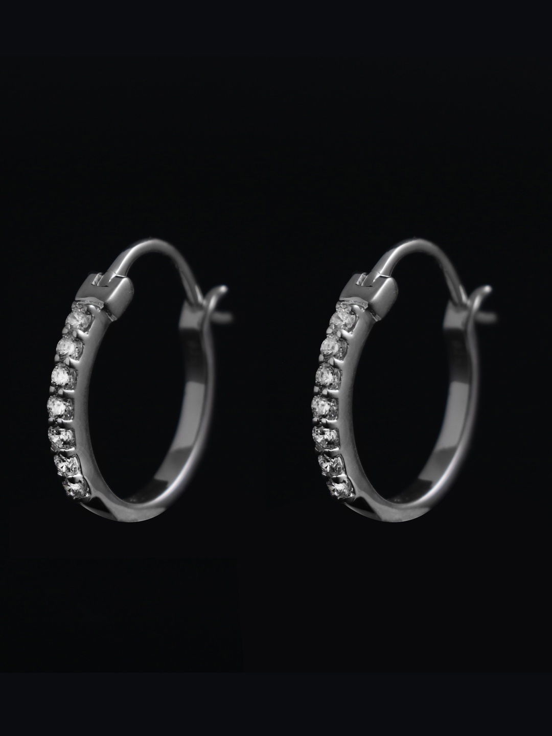 

HIFLYER JEWELS Silver-Toned & White Circular Hoop Earrings
