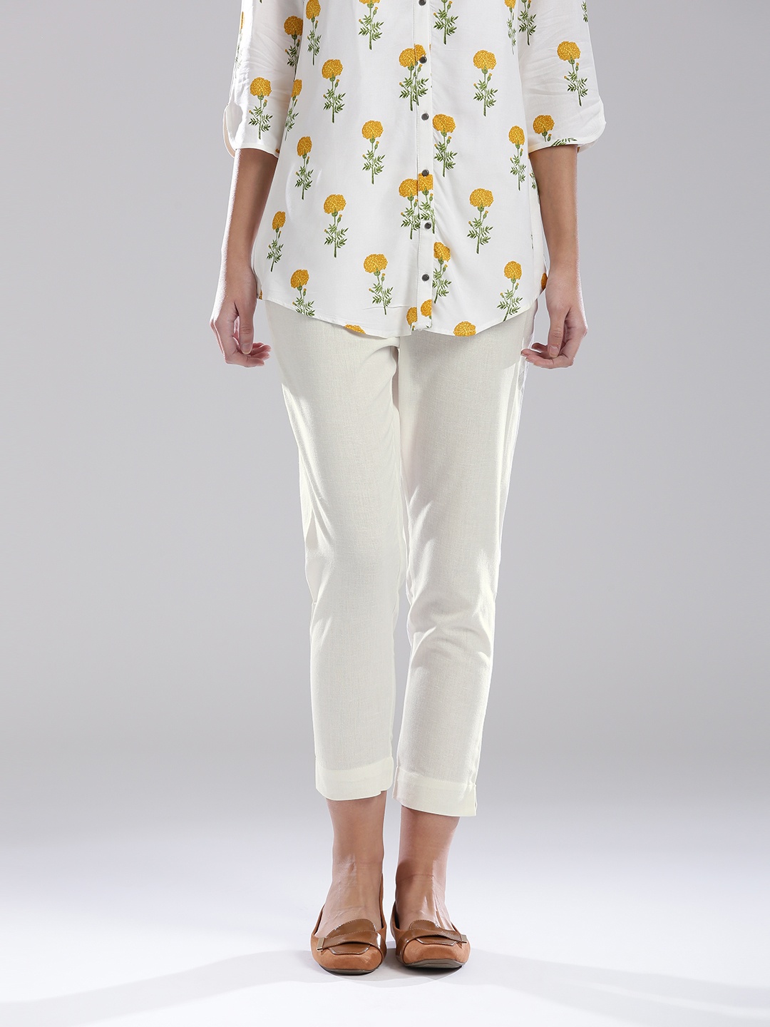 

W Women Off-White Cropped Casual Trousers