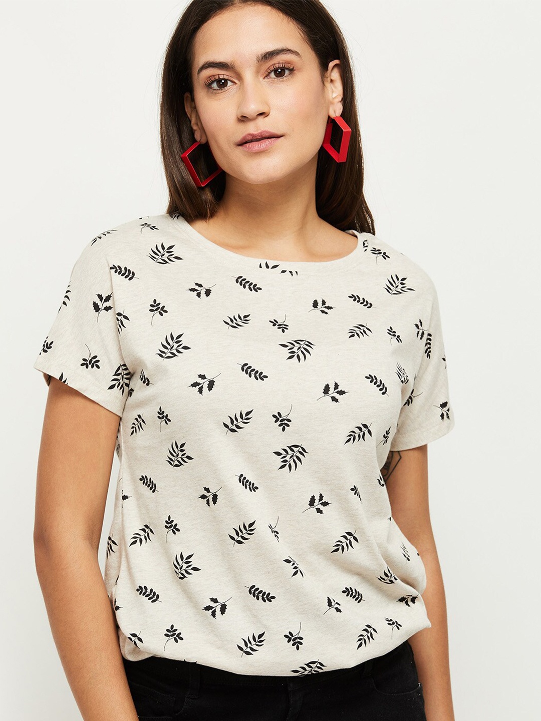 

max Women Beige Printed T-shirt
