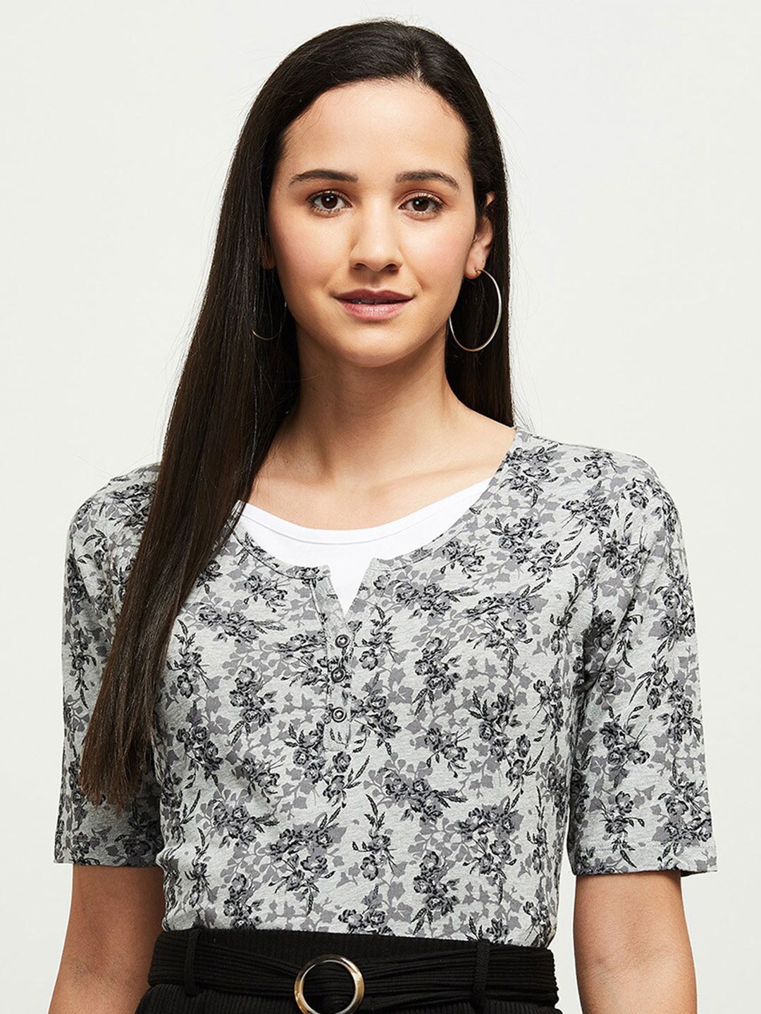 

max Women Black Floral Printed Cotton T-shirt