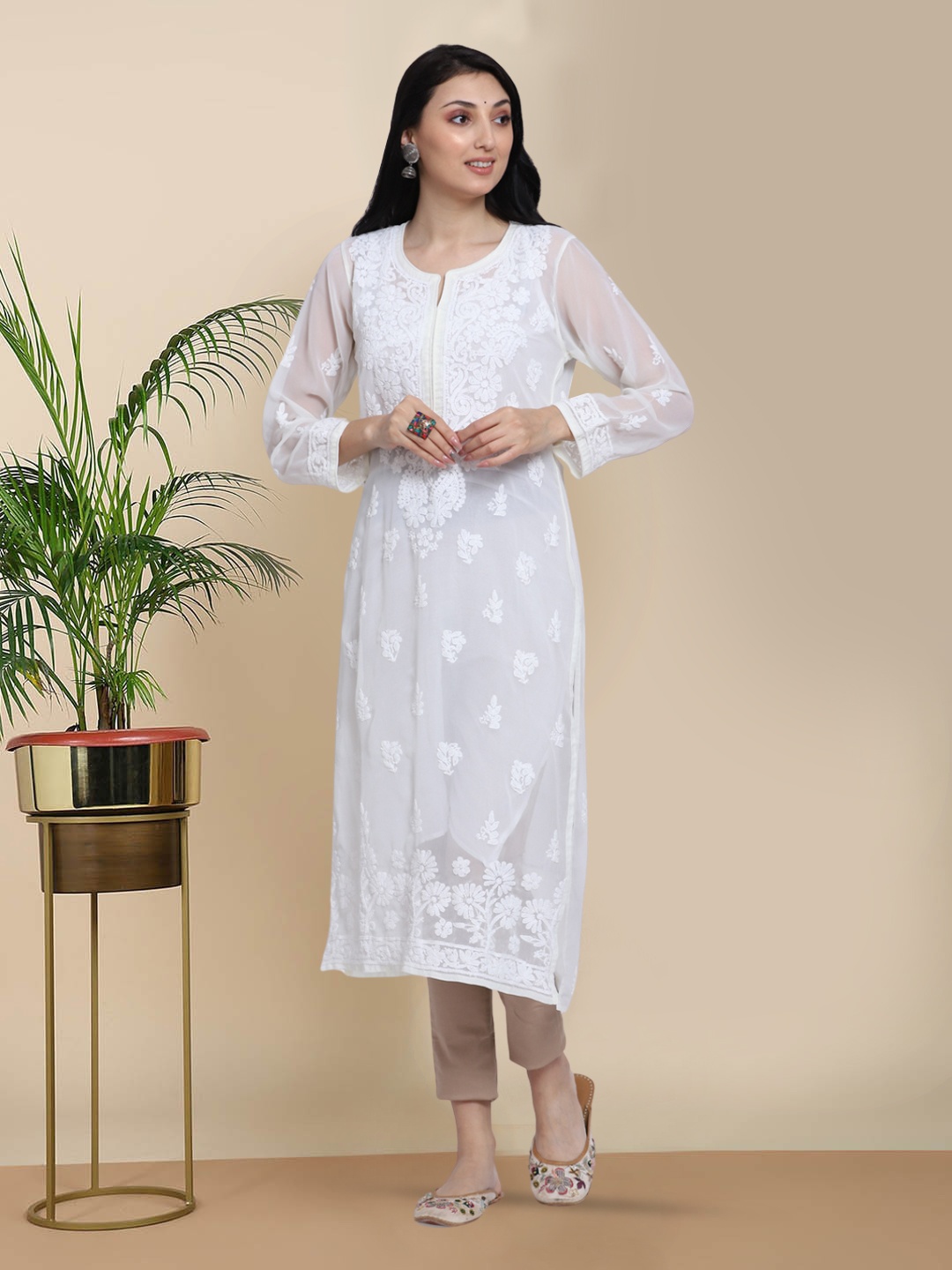 

PARAMOUNT CHIKAN Embroidered Chikankari Floral Georgette Kurta, Cream