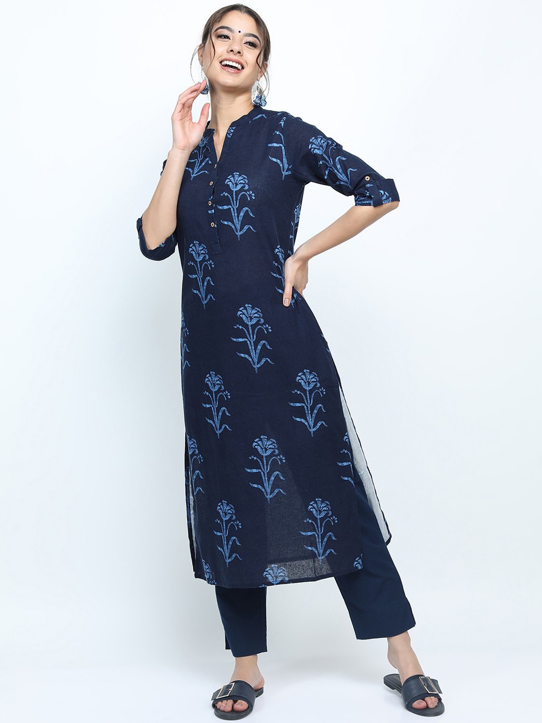 

Vishudh Women Navy Blue Floral Printed Cotton Kurta