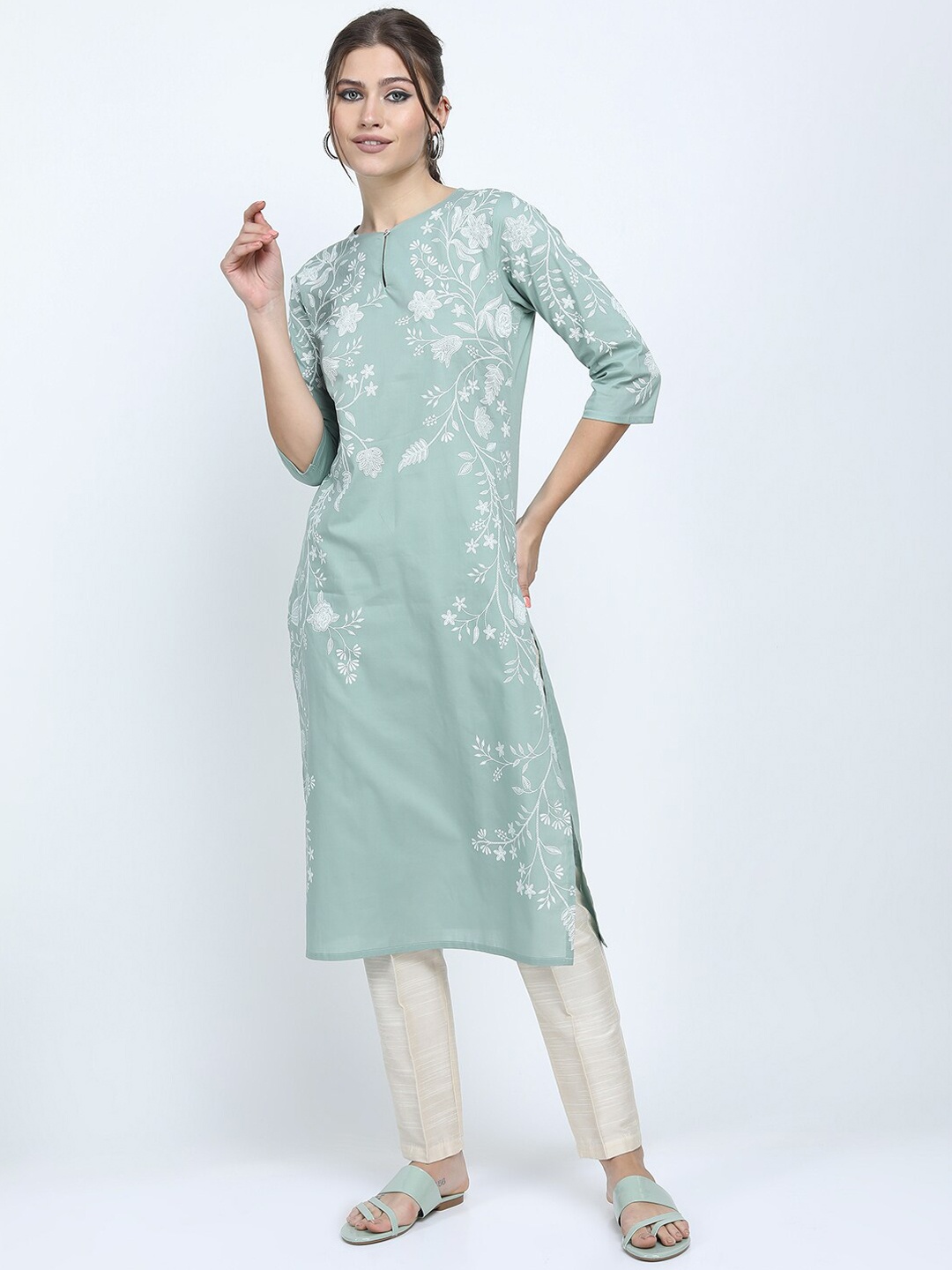 

Vishudh Women Green & White Floral Printed Keyhole Neck Kurta