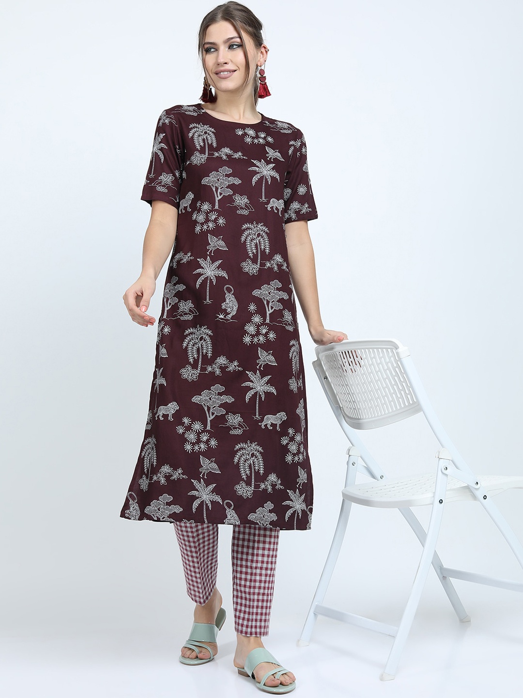 

Vishudh Women Mauve Ethnic Motifs Printed Kurta with Trousers