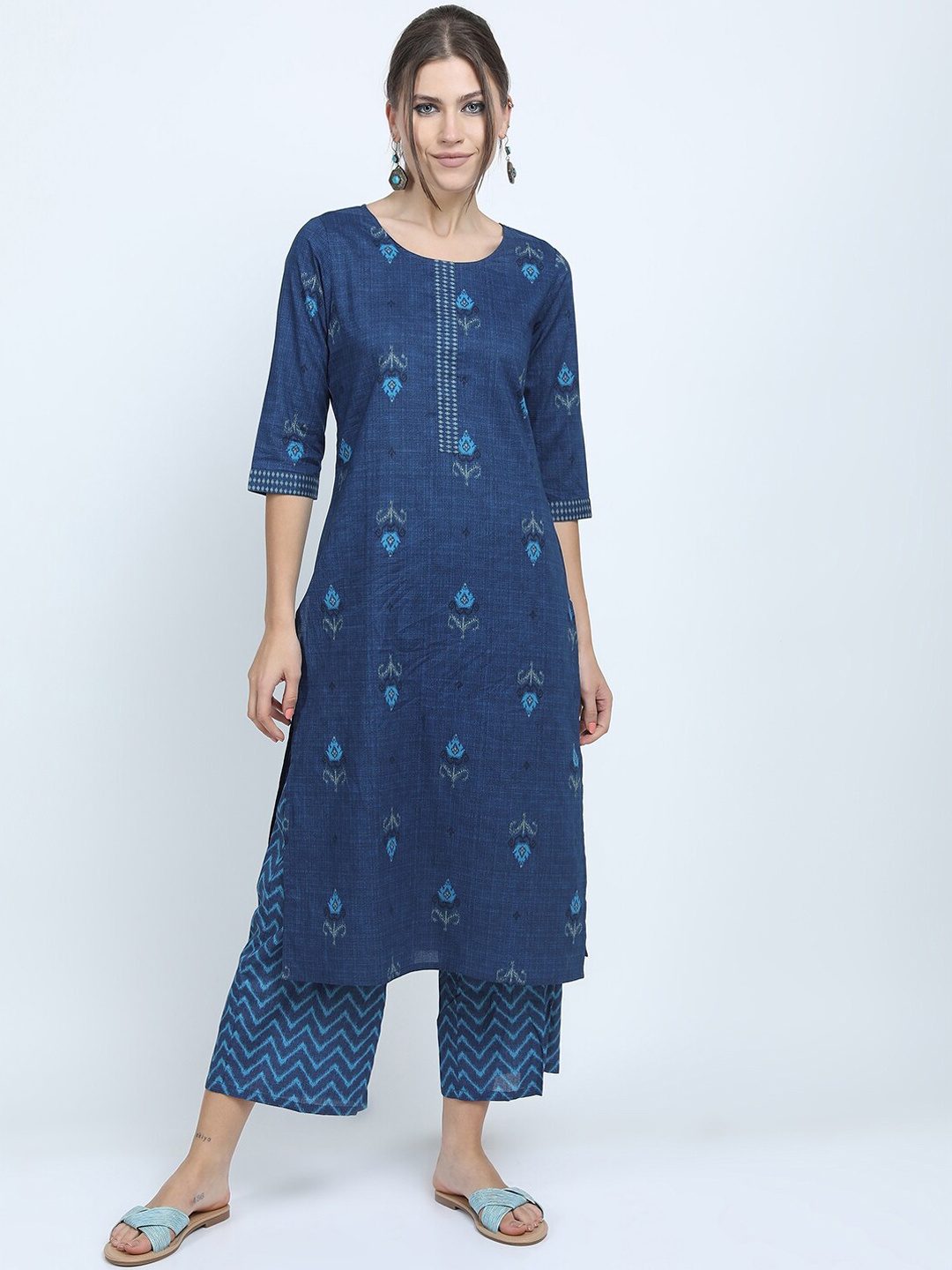 

Vishudh Women Blue Floral Printed Pure Cotton Kurta with Trousers