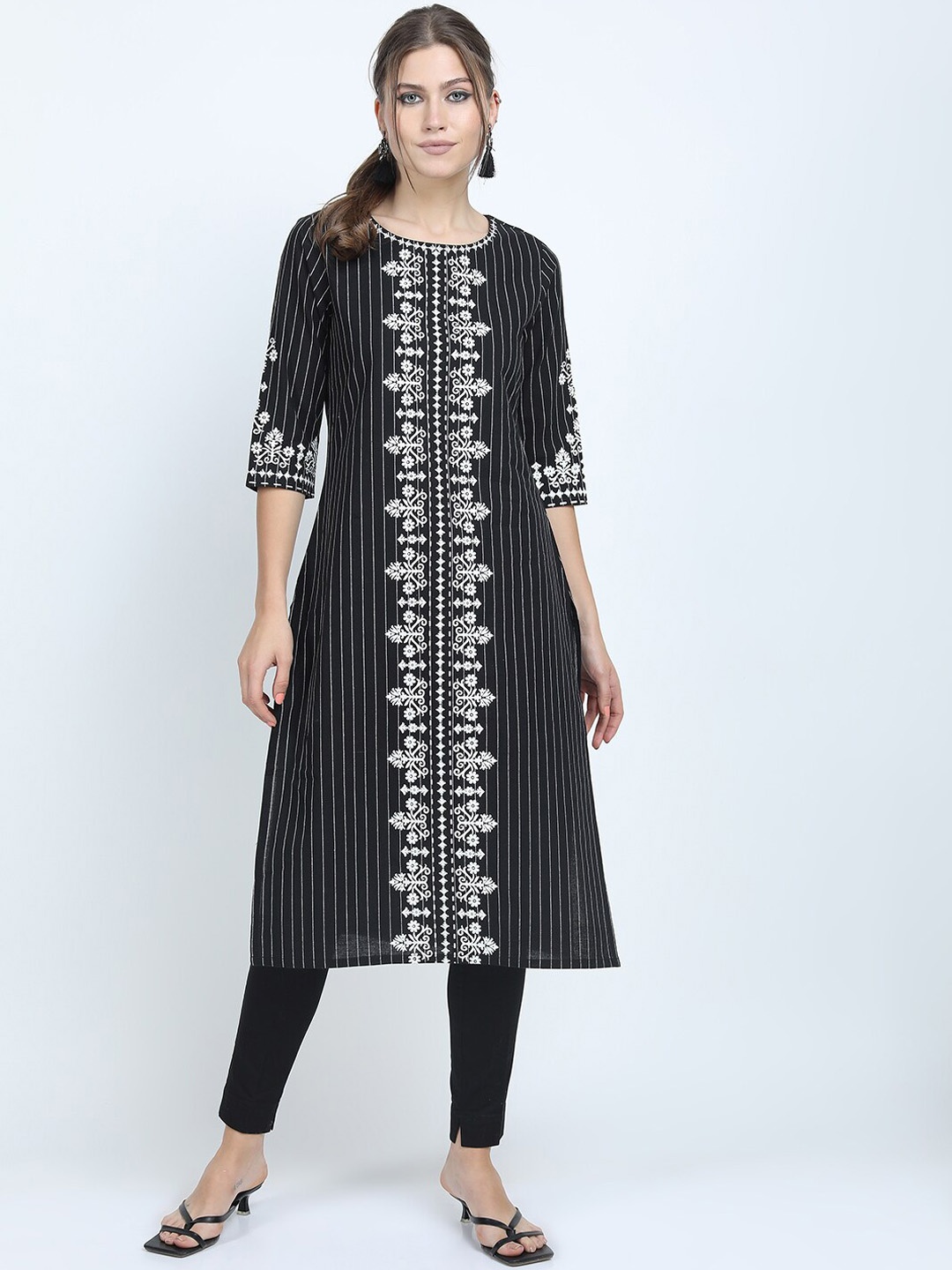 

Vishudh Women Black & White Printed Cotton A-line Kurta