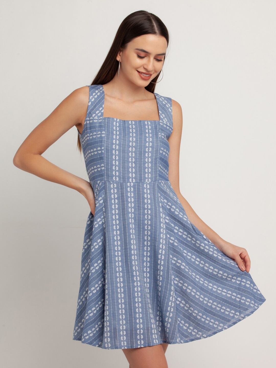 

Zink London Blue & White Floral Dress