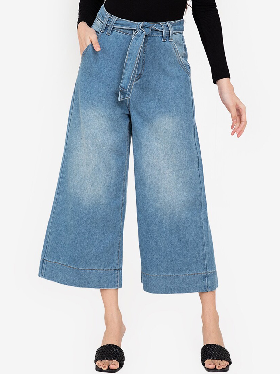 

ZALORA BASICS Women Blue Wide Leg High-Rise Light Fade Cropped Denim Jeans