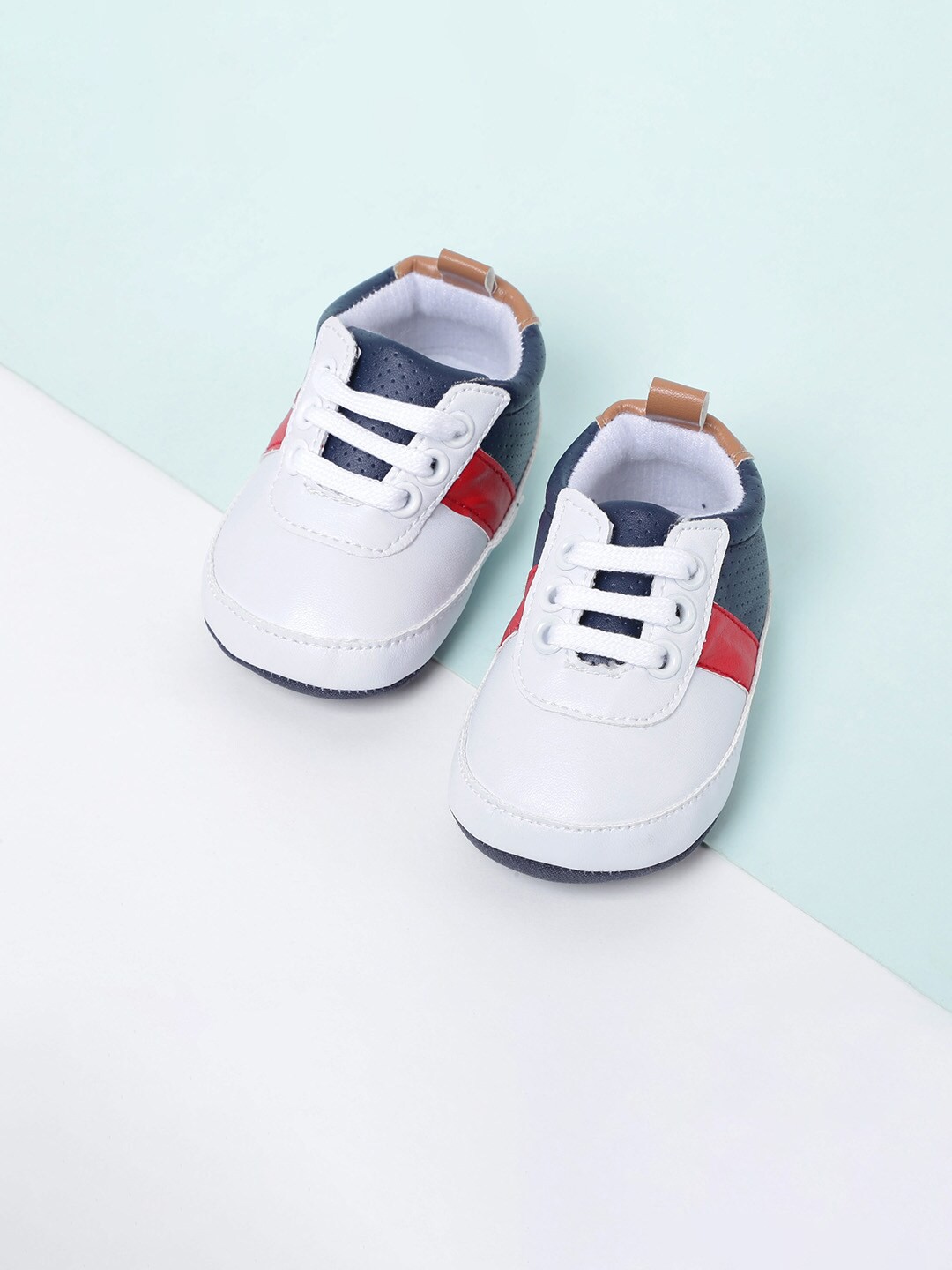 

max Infant Boys White & Green Colourblocked Booties