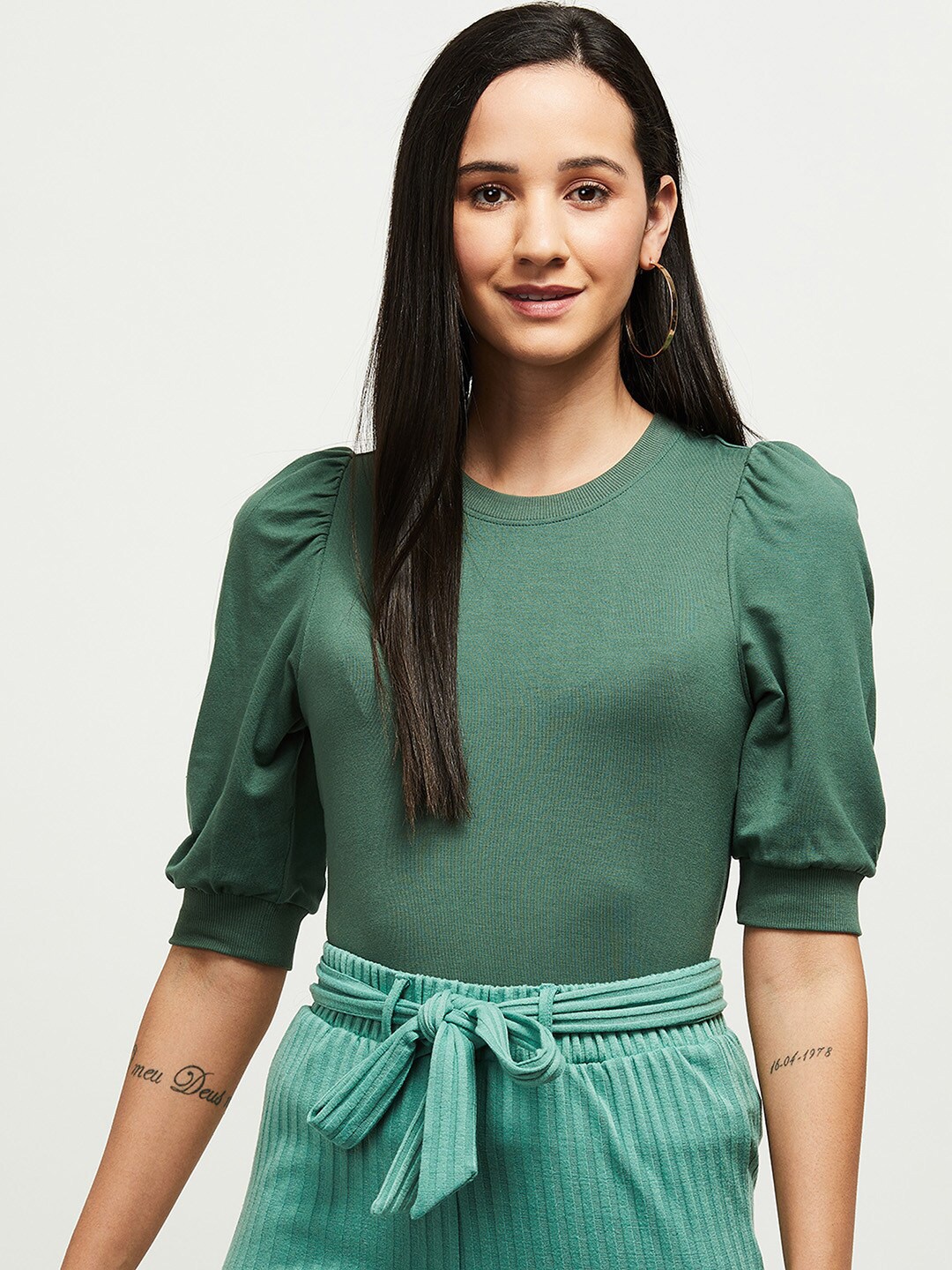 

max Green Solid Cuffed Sleeves Top