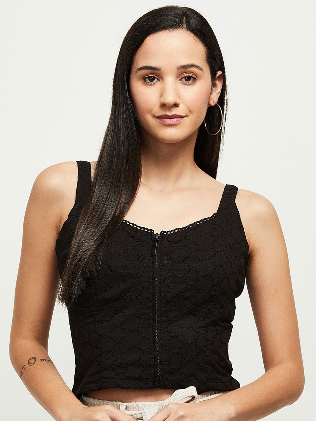 

max Black Tank Crop Top