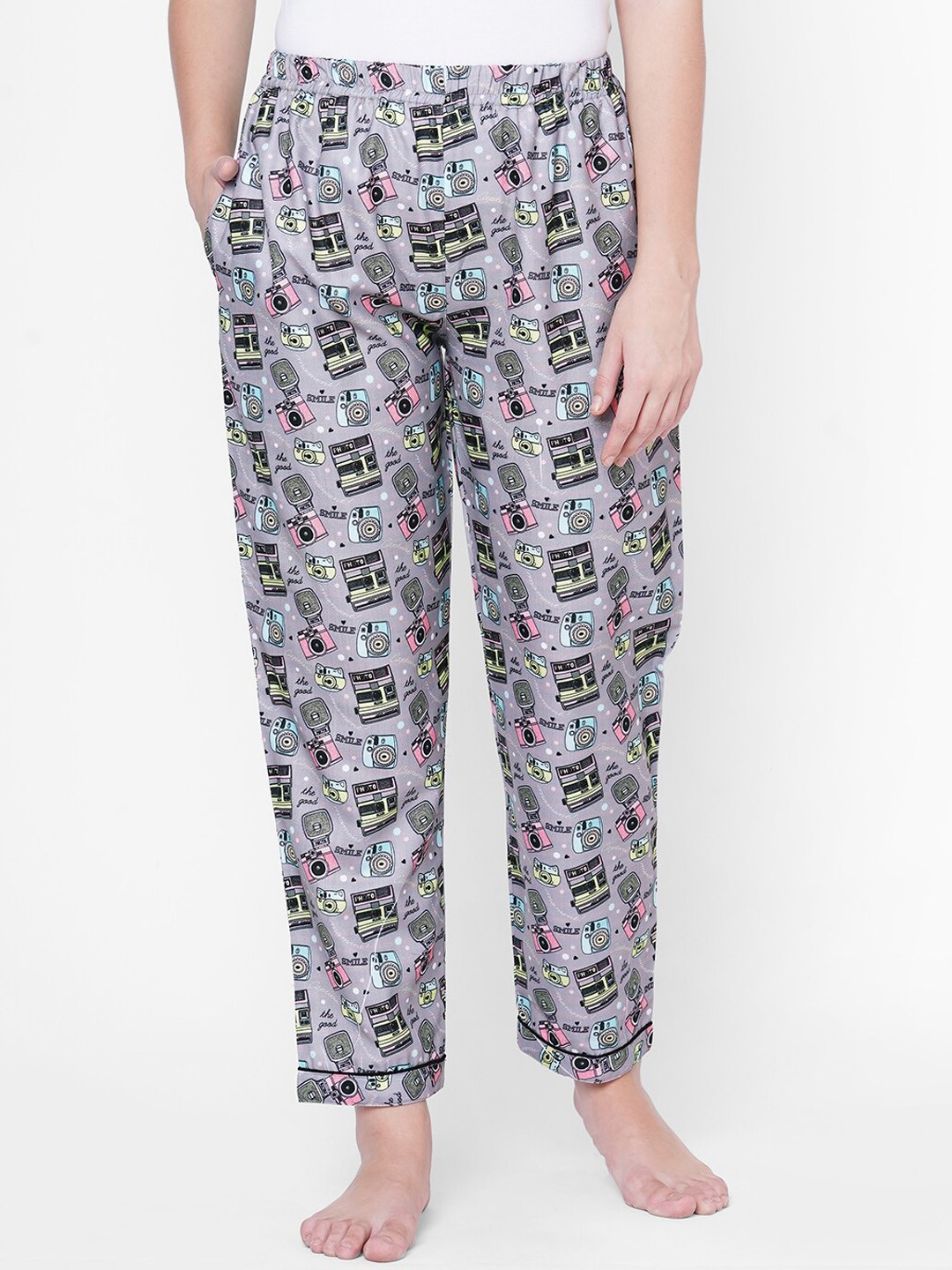 

NOIRA Women Grey Photography Printed Cotton Lounge Pants