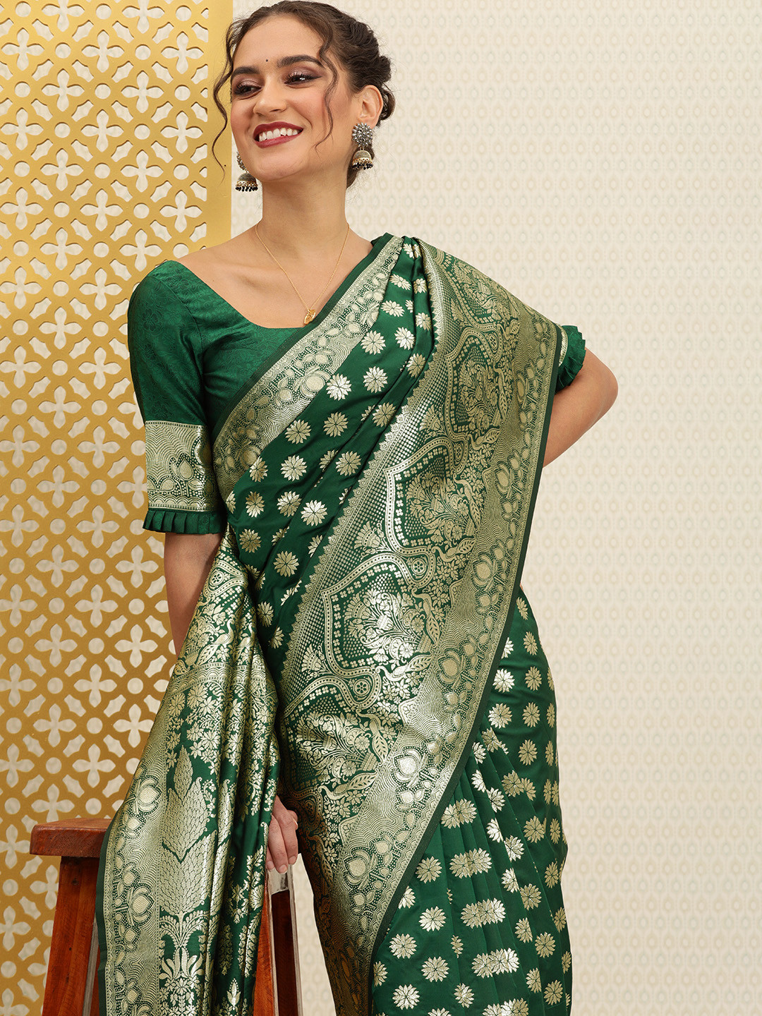 

House of Pataudi Green & Golden Ethnic Motifs Zari Jashn Banarasi Saree