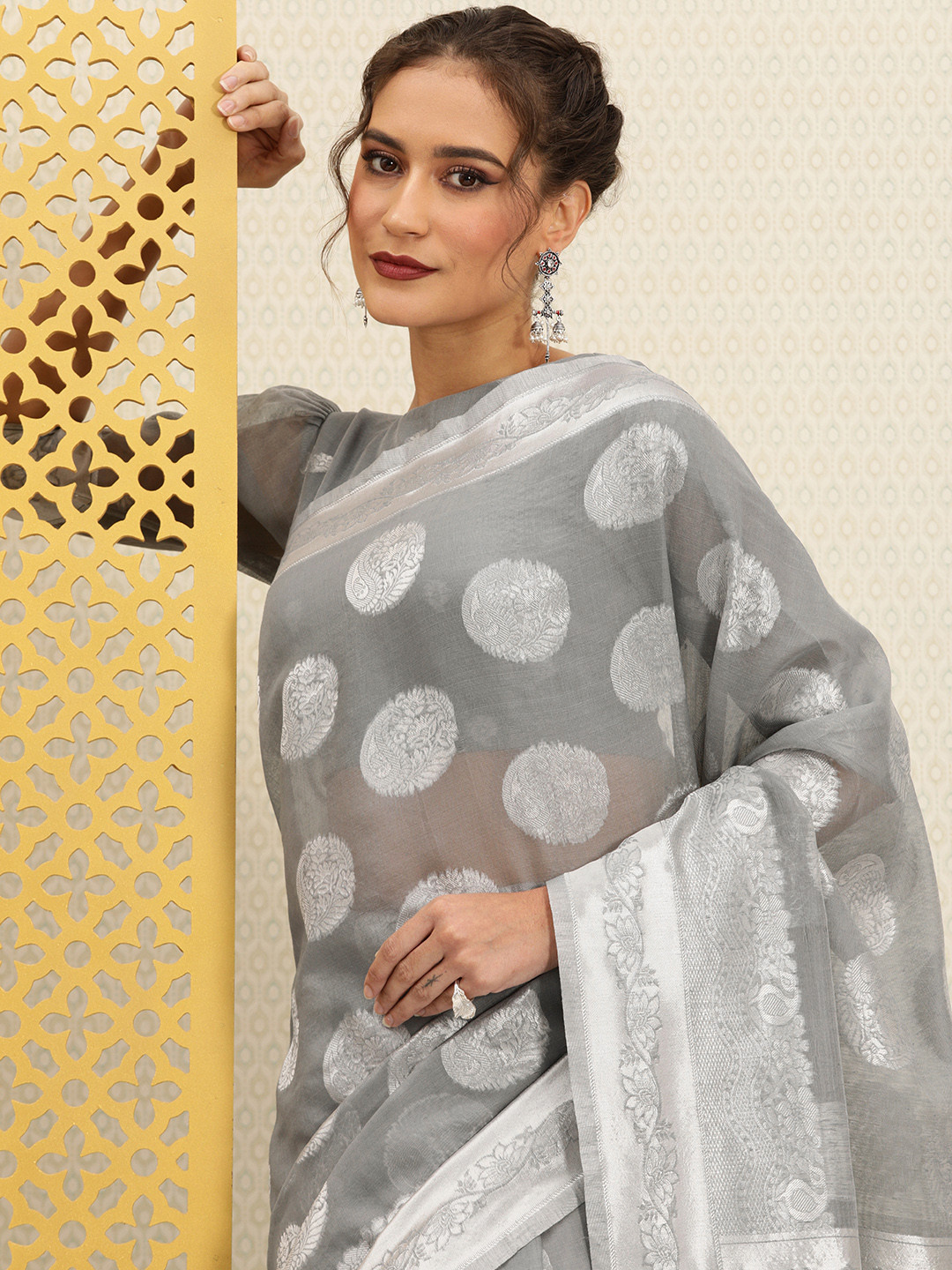 

House of Pataudi Grey & Silver Ethnic Motifs Zari Jashn Banarasi Saree